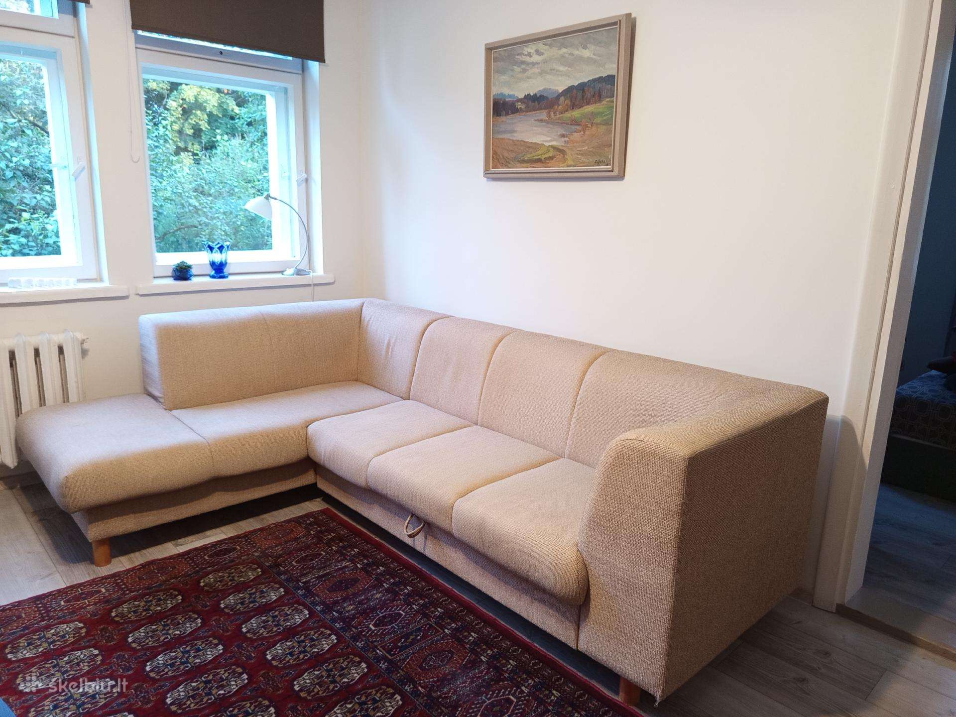 Dovanojama kampinė sofa