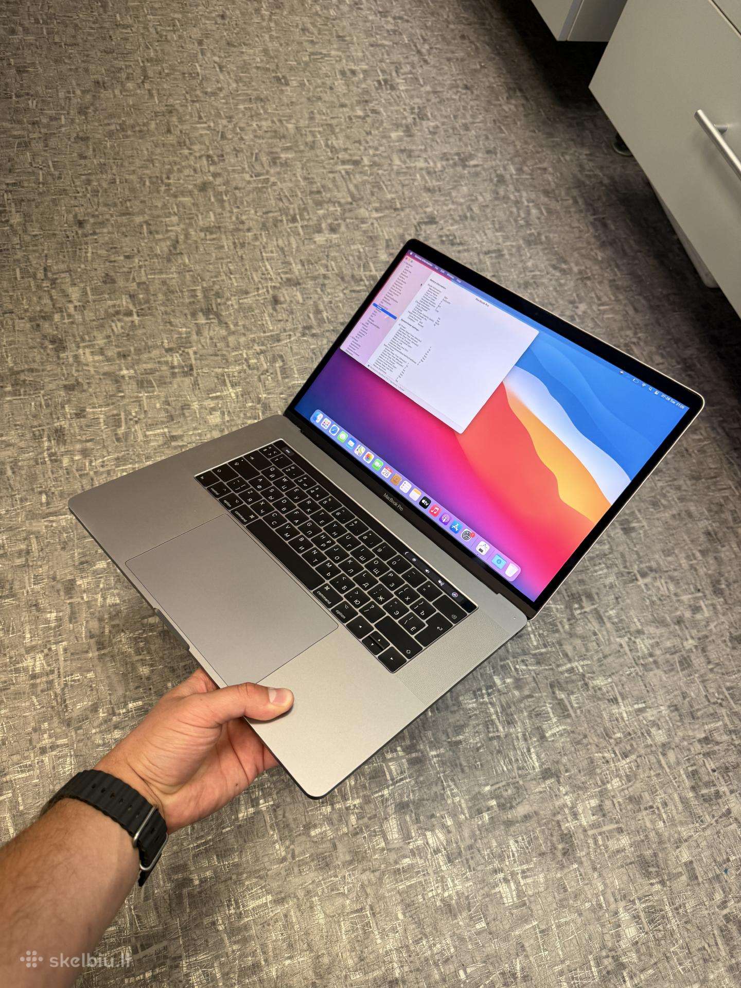 MacBook Pro 15" (2018) i7 16gb RAM 500gb SSD