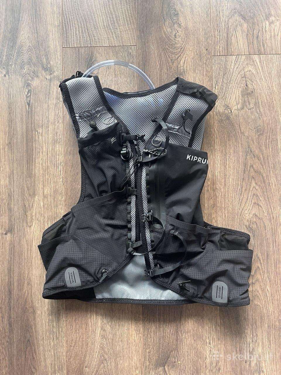 Kiprun 10l bėgimo liemenė su 1l vandens talpa (XL)