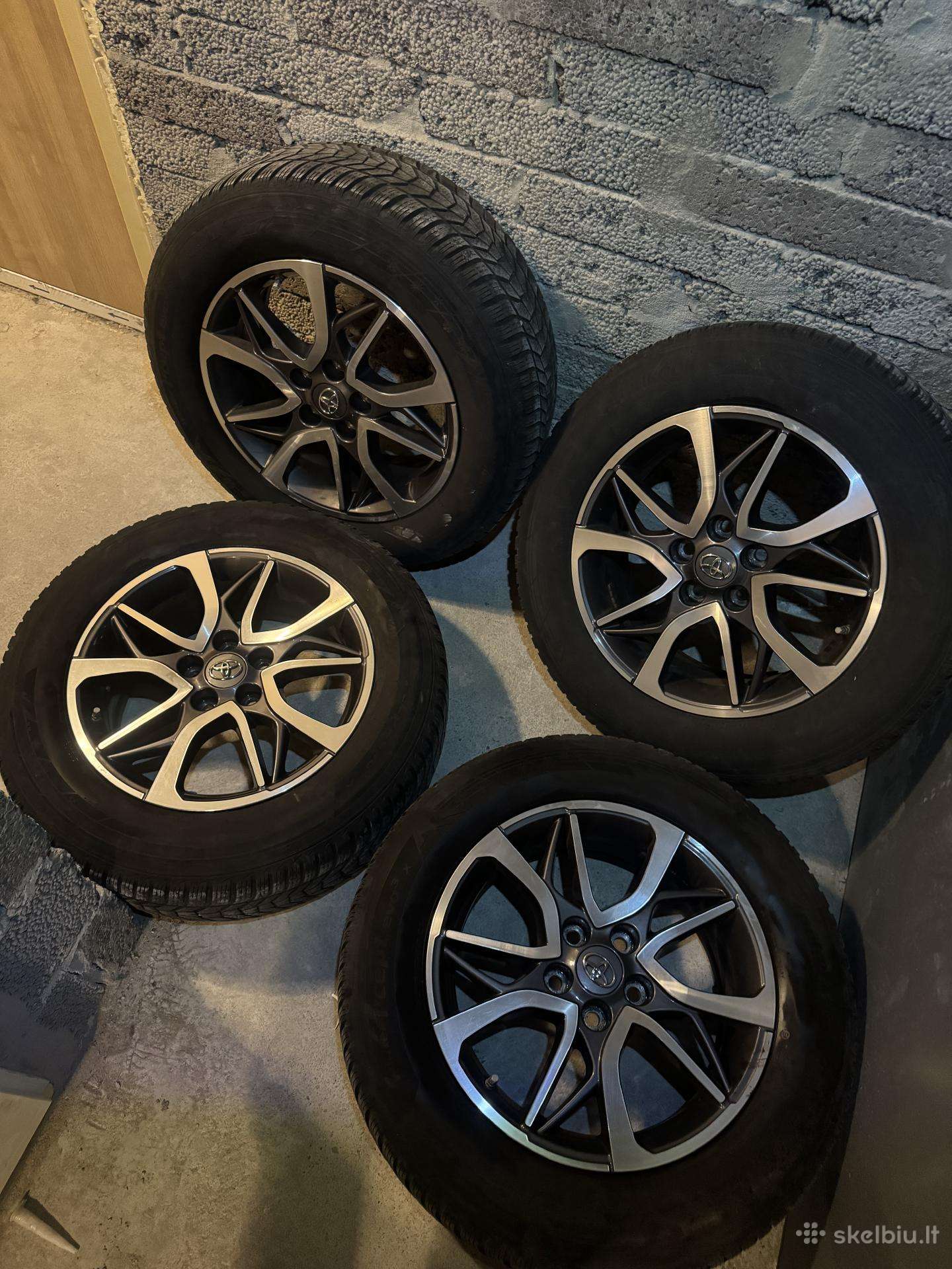 Toyota rav4 ratlankiai su slegio davikliais