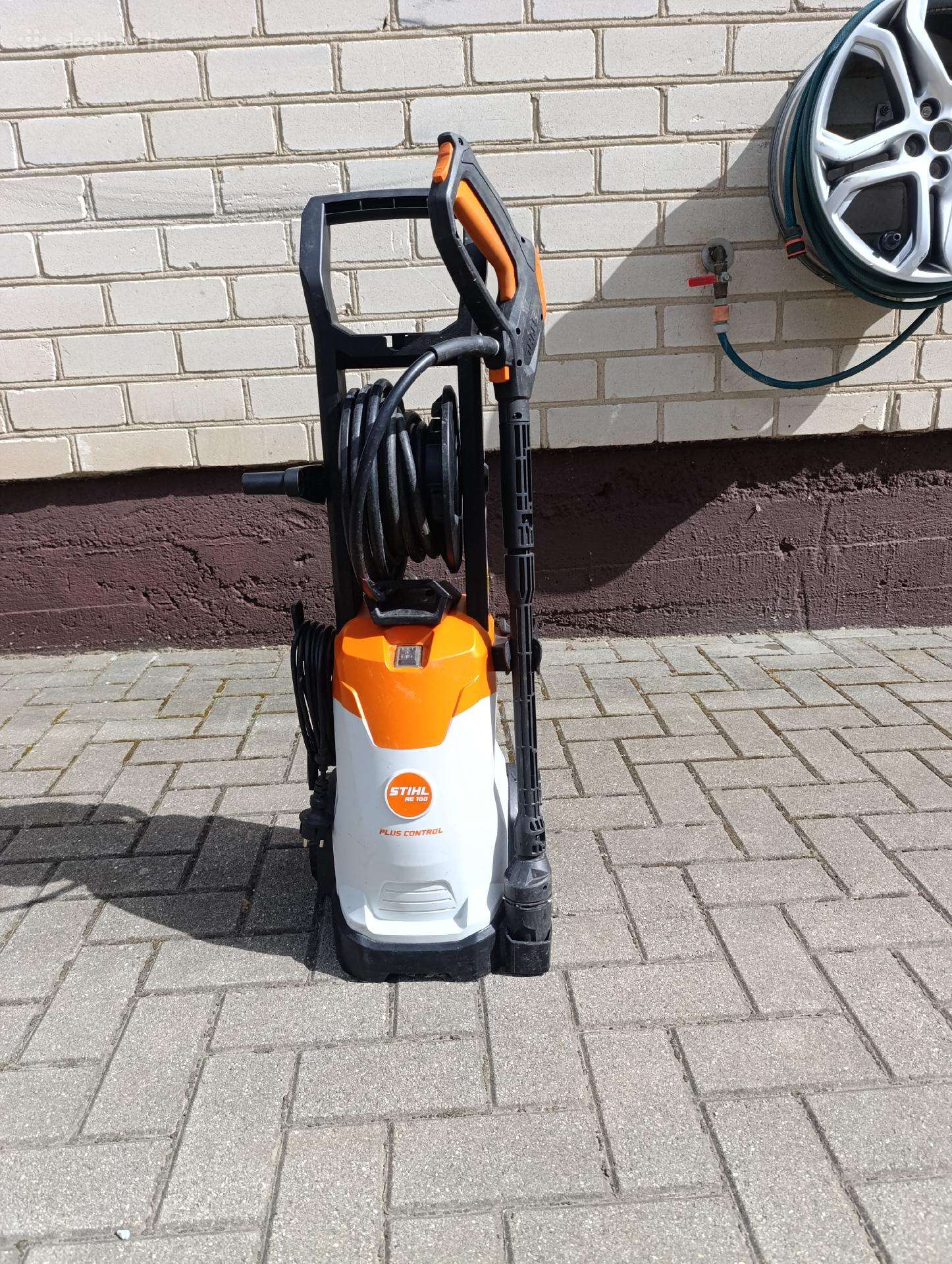 Auksto slegio plovikla.
