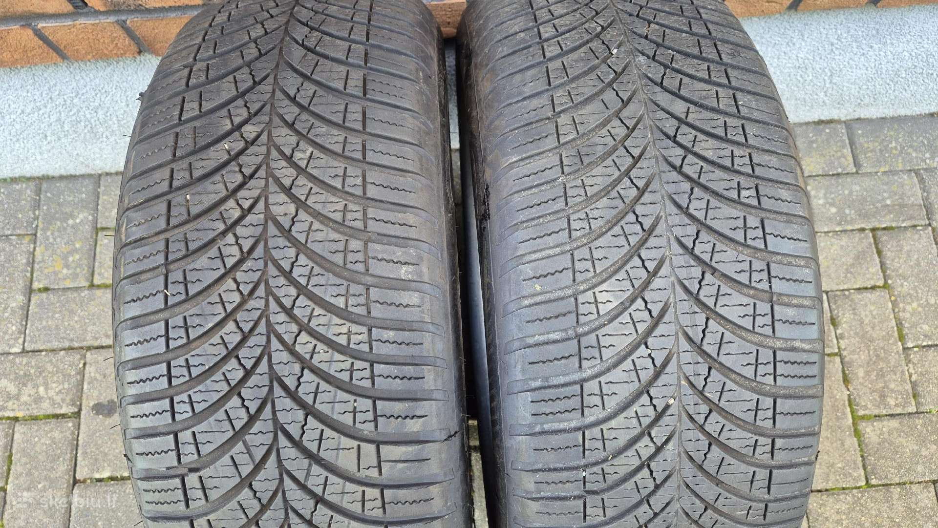 Dvi visasezoninės 215/55 R17 Good Year