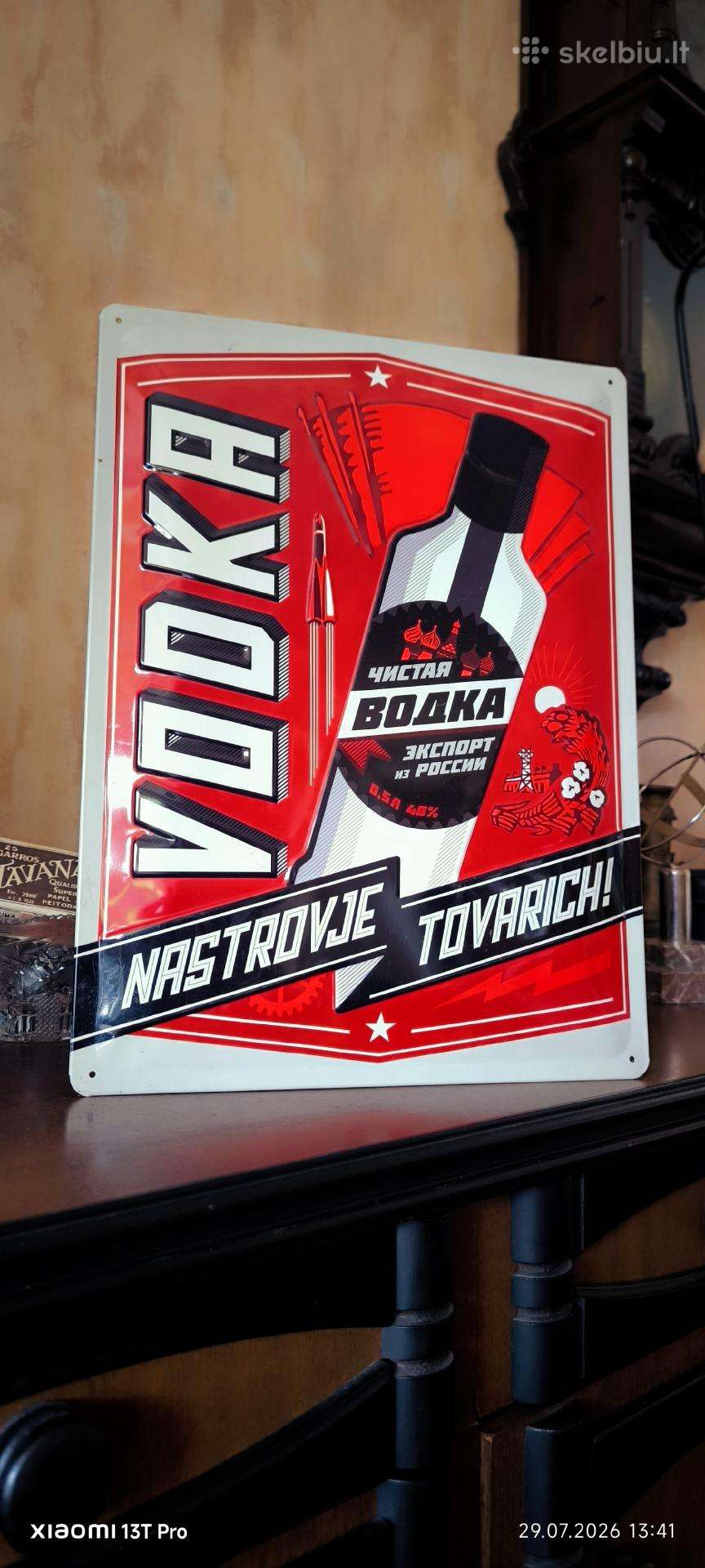 Stilizuota metaline alko iskaba