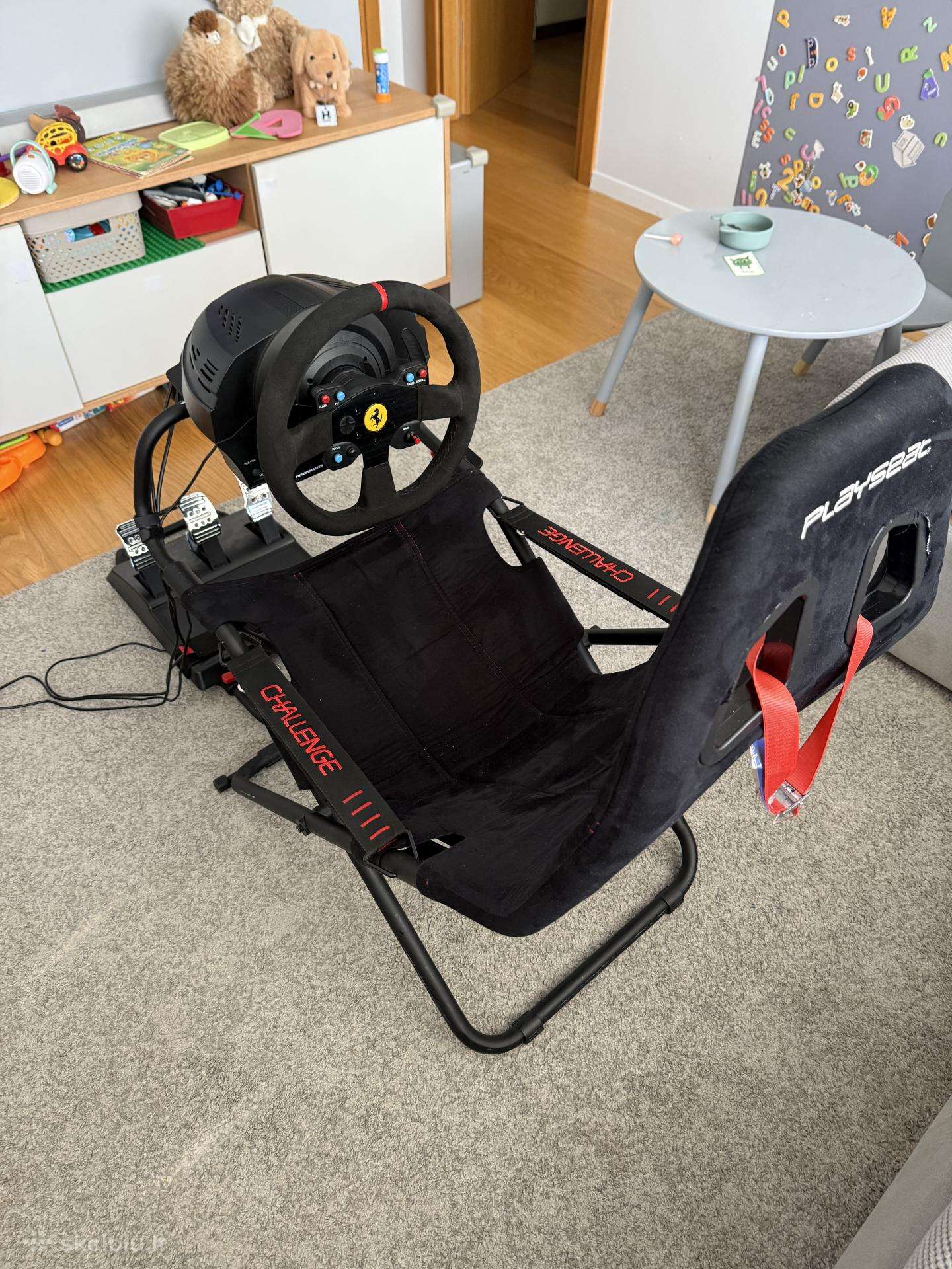 Thrustmaster T300 Ferrari + Playseat Challenge