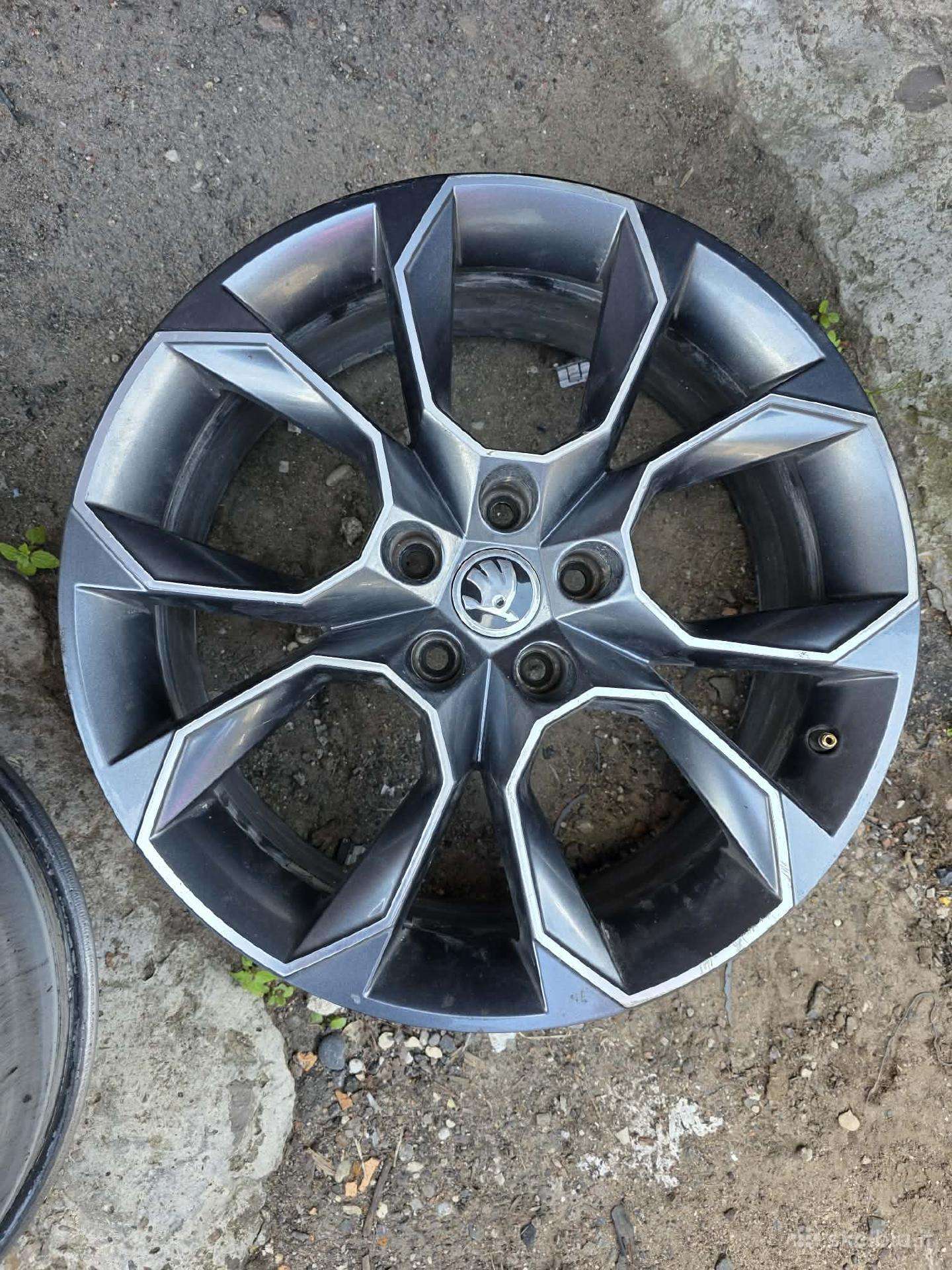 Skoda Vrs orginalus r19 ratlankiai