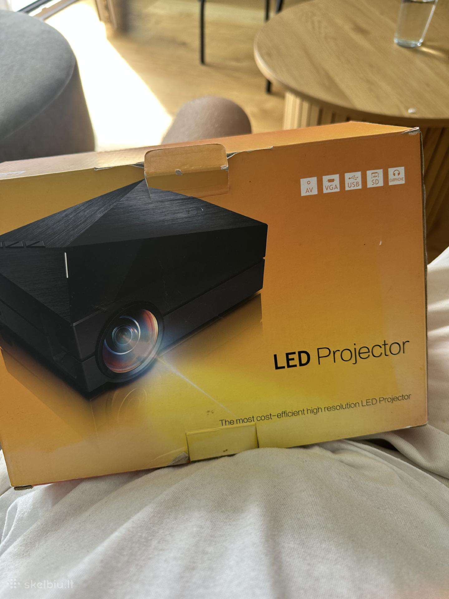Parduodamas mažai naudotas projektorius
