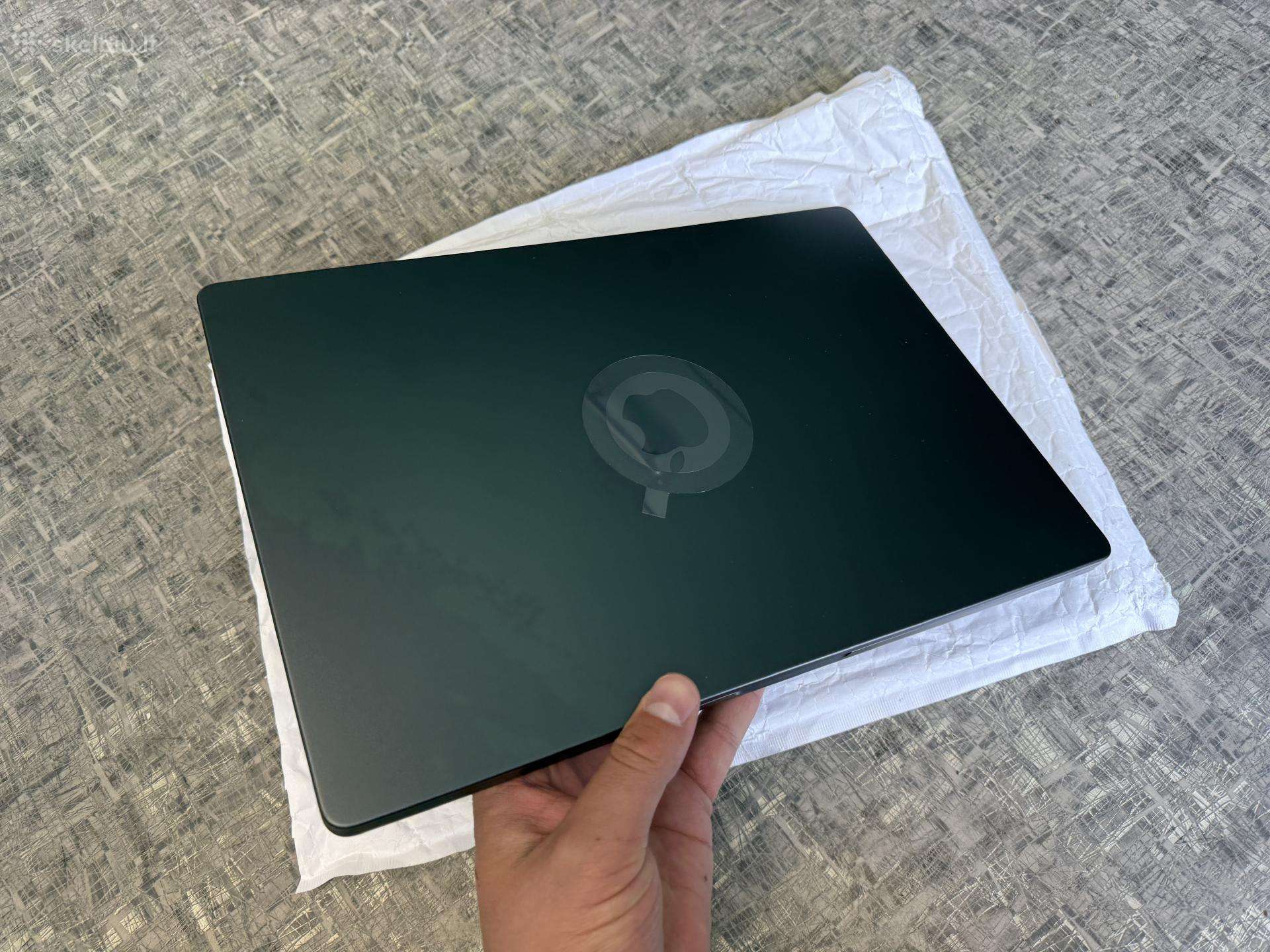 MacBook Pro 16" (2023) M3 Max 36gb / 512gb 100%