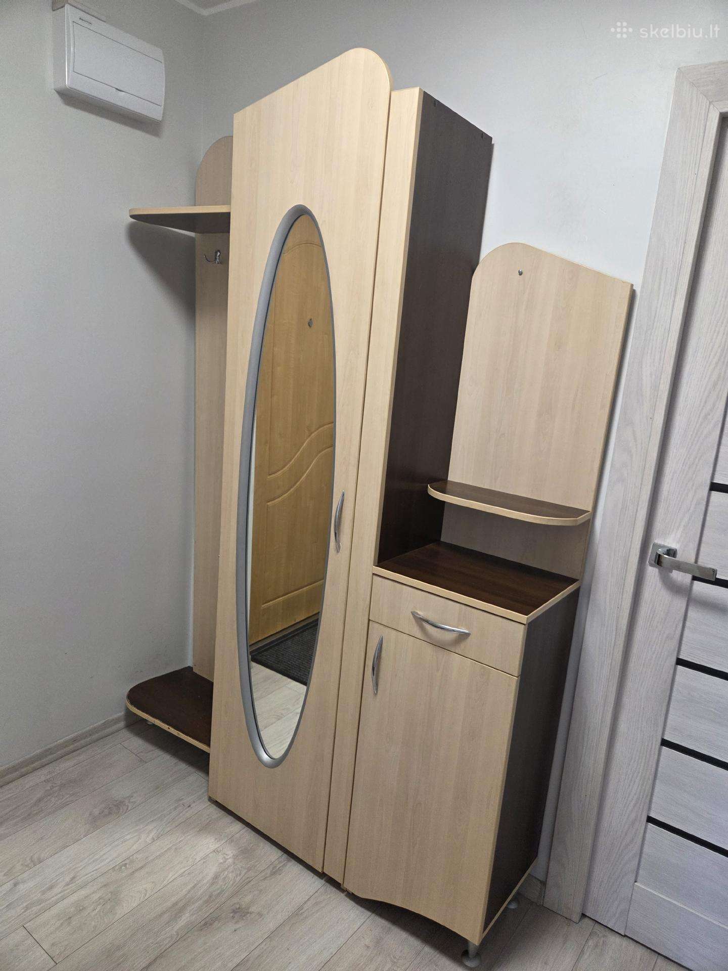 Dovanoju prieskambario spinta