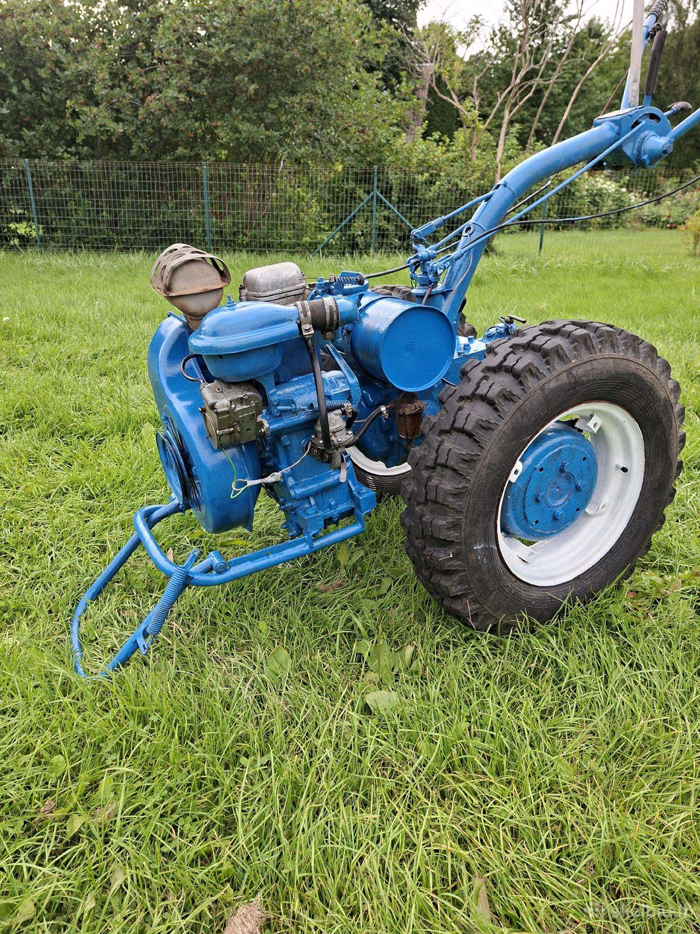 Parduodamas tvarkingas motoblokas mtz-05.