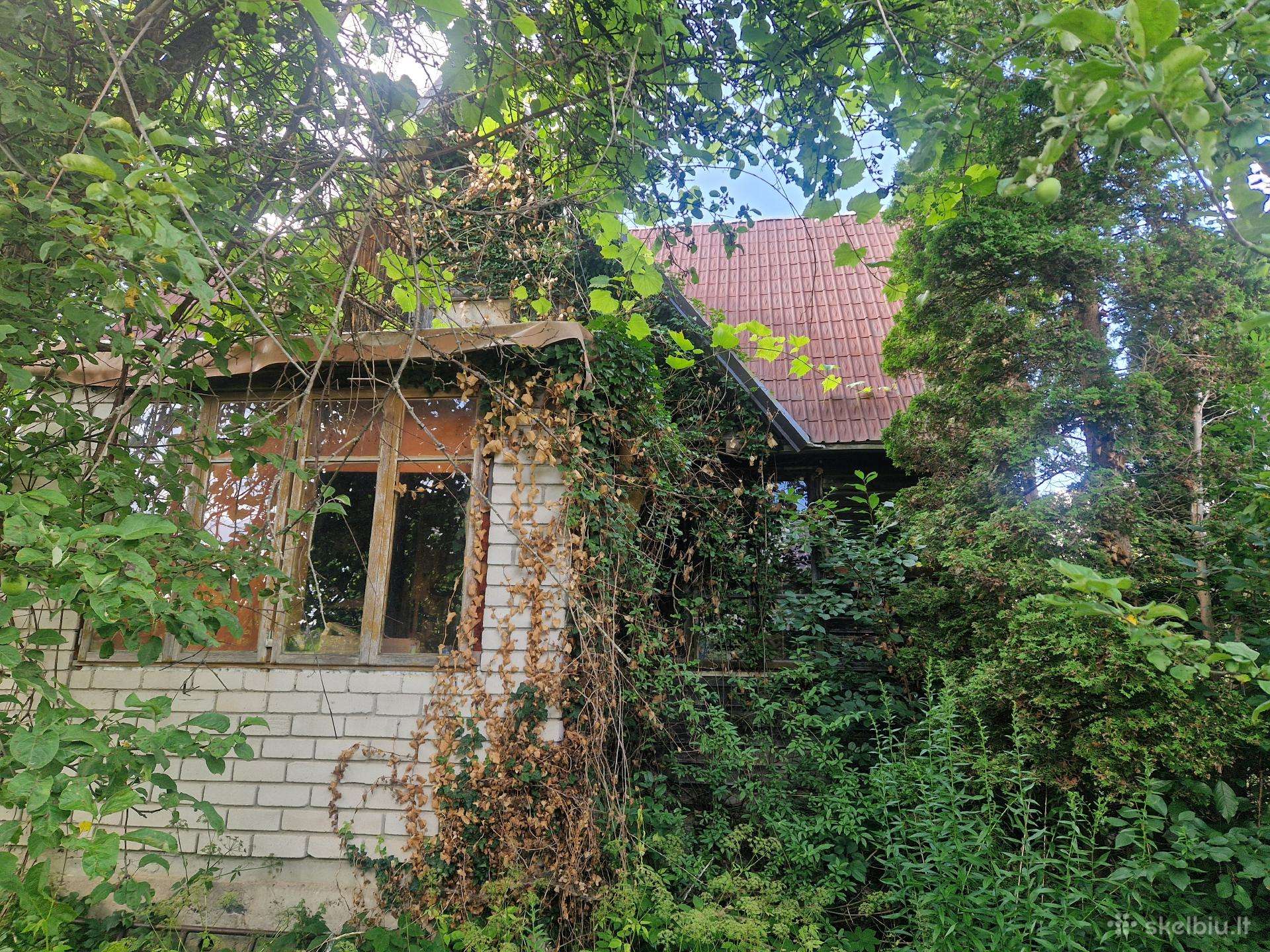 Sodo sklypas su namu