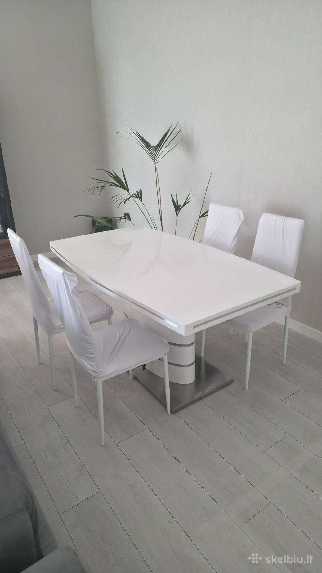 Valgomasis stalas 160 x 89 su kėdėmis