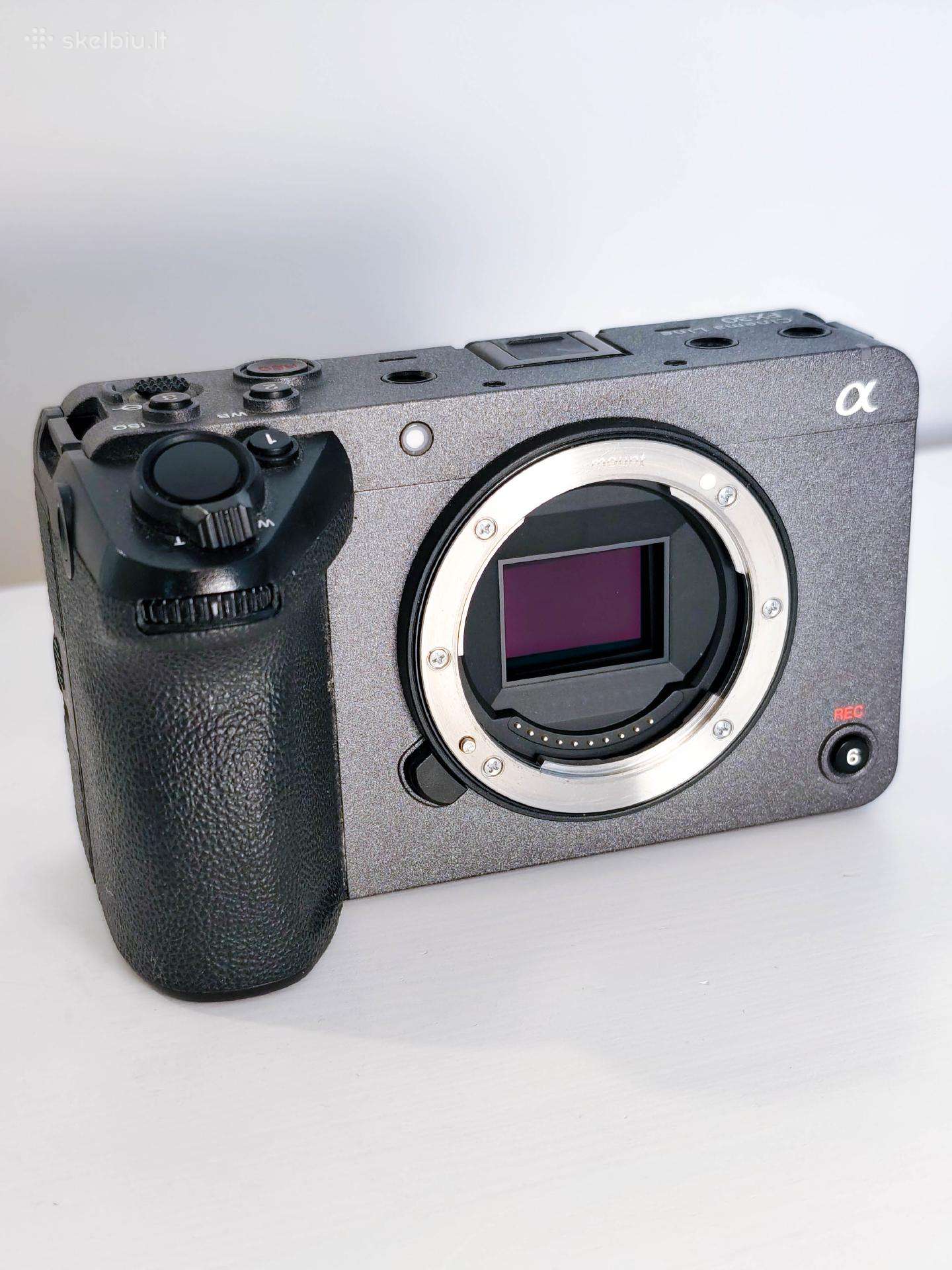 Sony Fx30 + 3 Prime Objektyvai+ 3 Baterijos