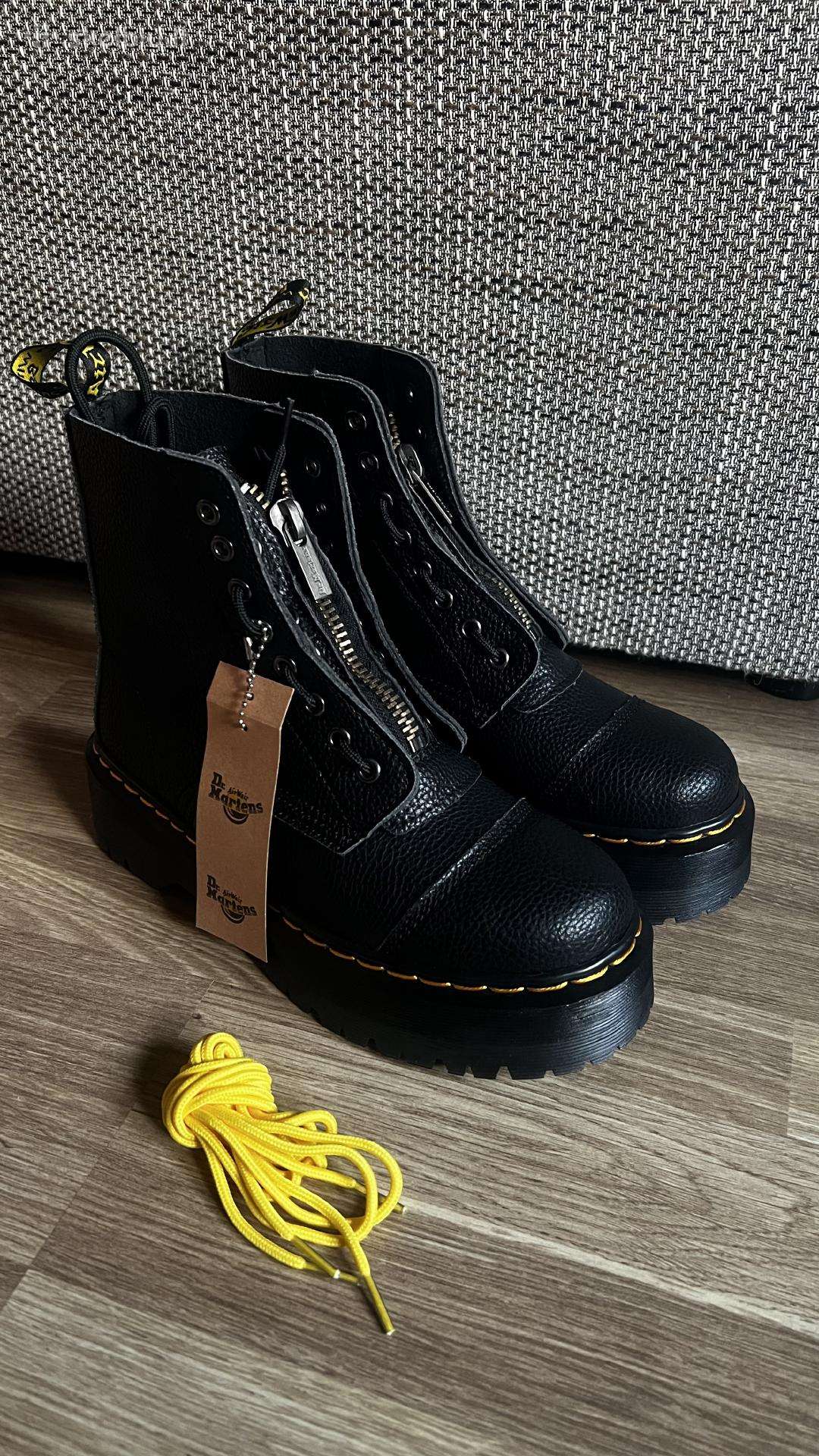 Parduodami Dr.martens aulinukai
