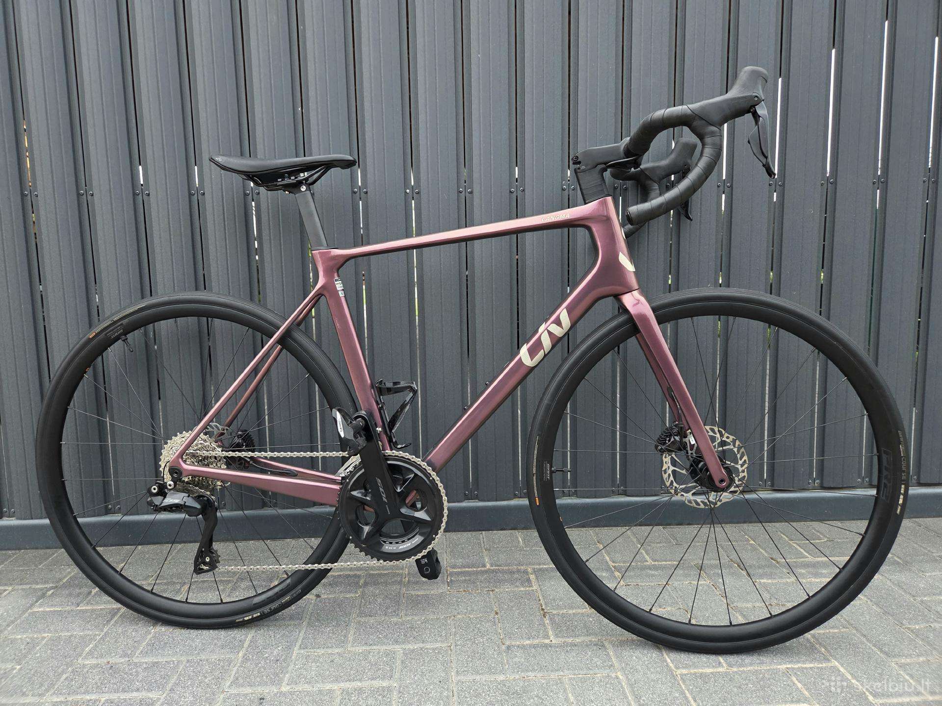 Giant carbon road bike 2x12 Di2 L size 25m.