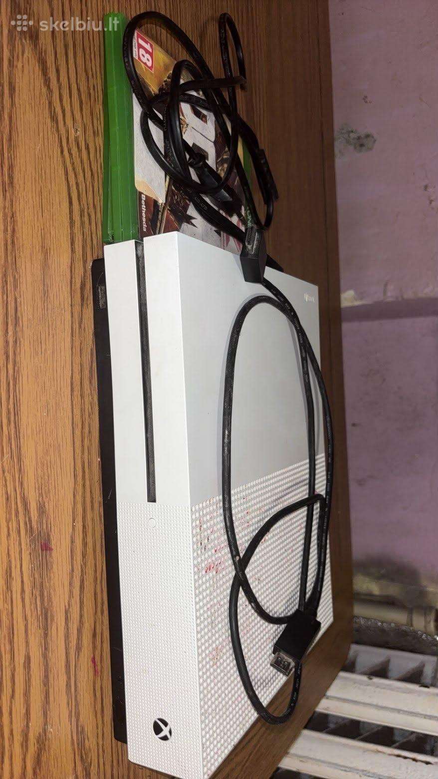 Parduodu Xbox One S 500 GB