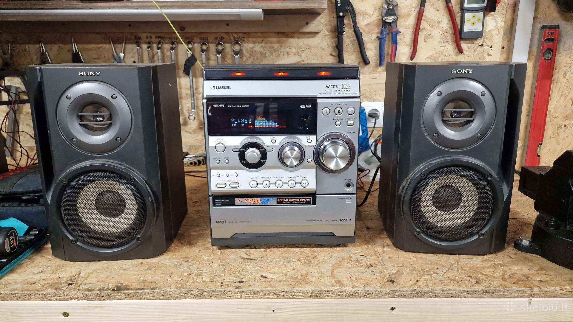 Muzikinis centras Aiwa ir Sony kolonėlės