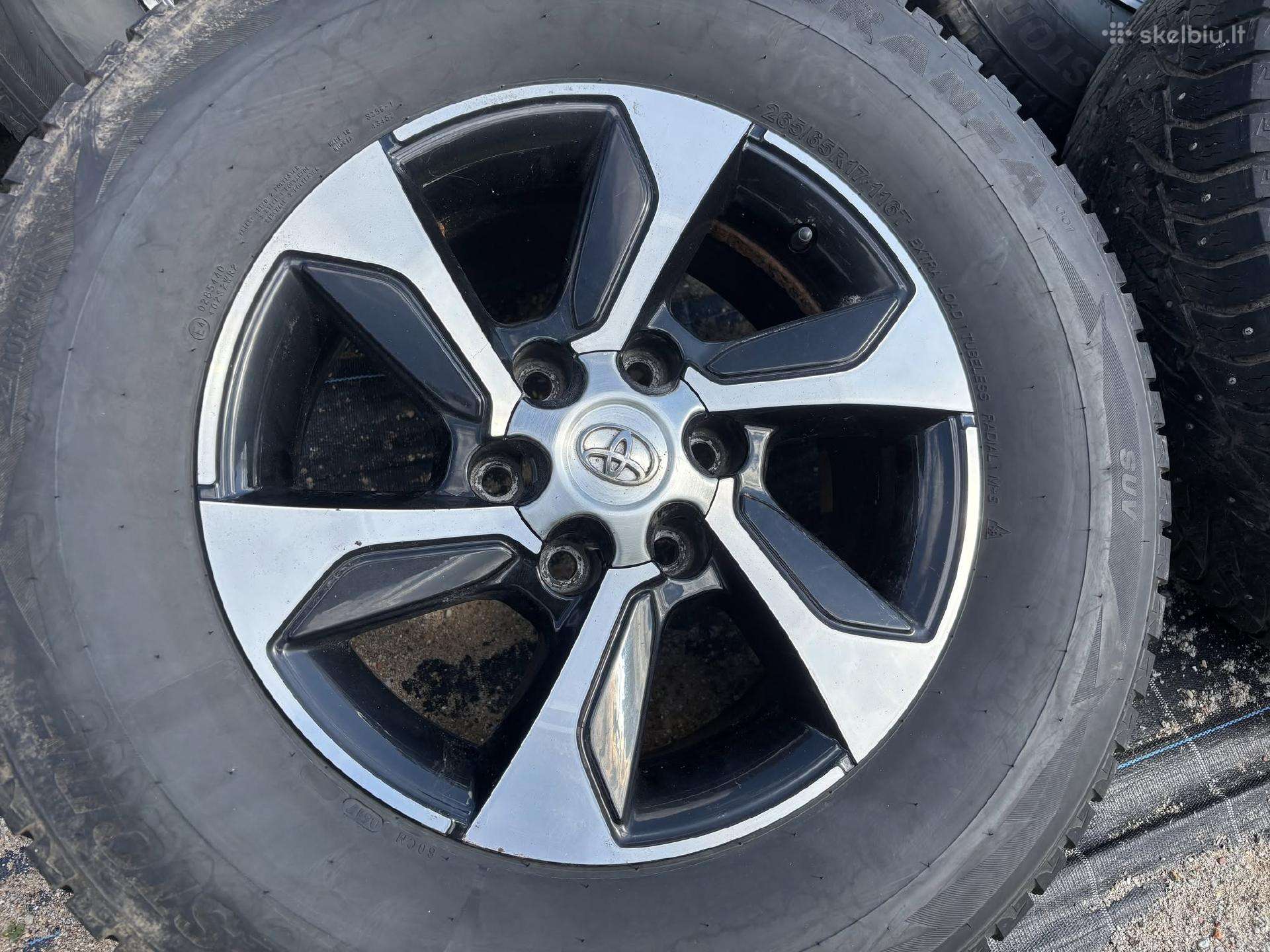 Toyota Hilux ratlankiai