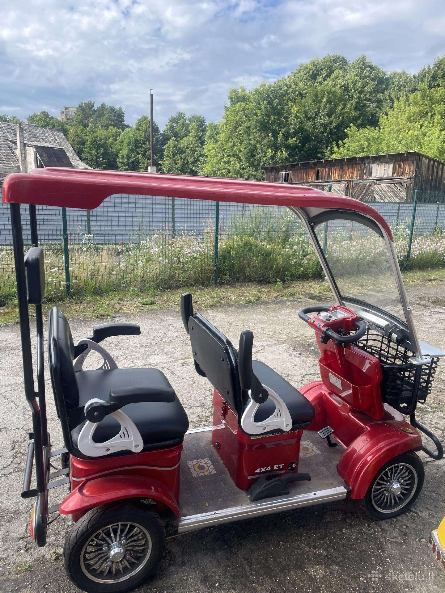 Elektrinis keturatis/motoroleris su stogu