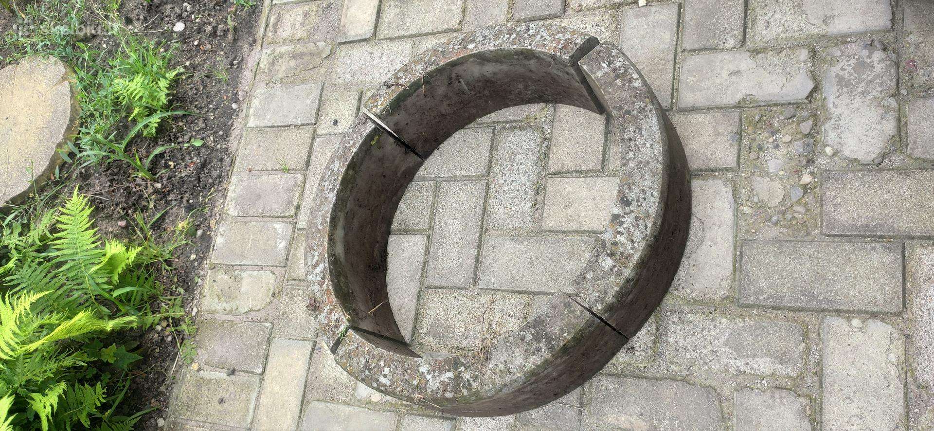 Betoninis gėlynas