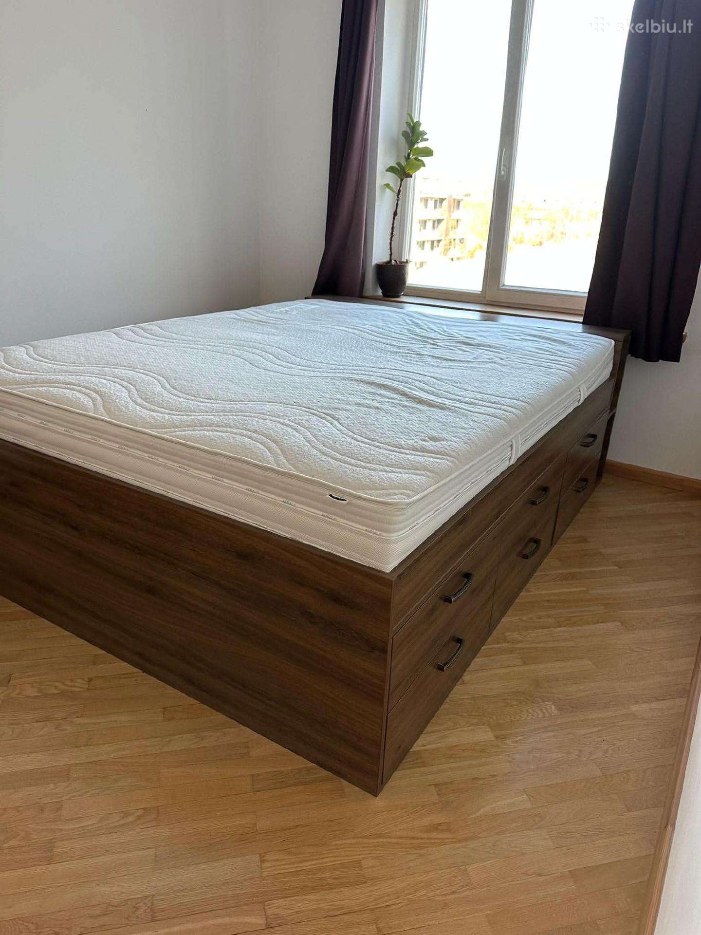 Dvigulė lova su čiužiniu