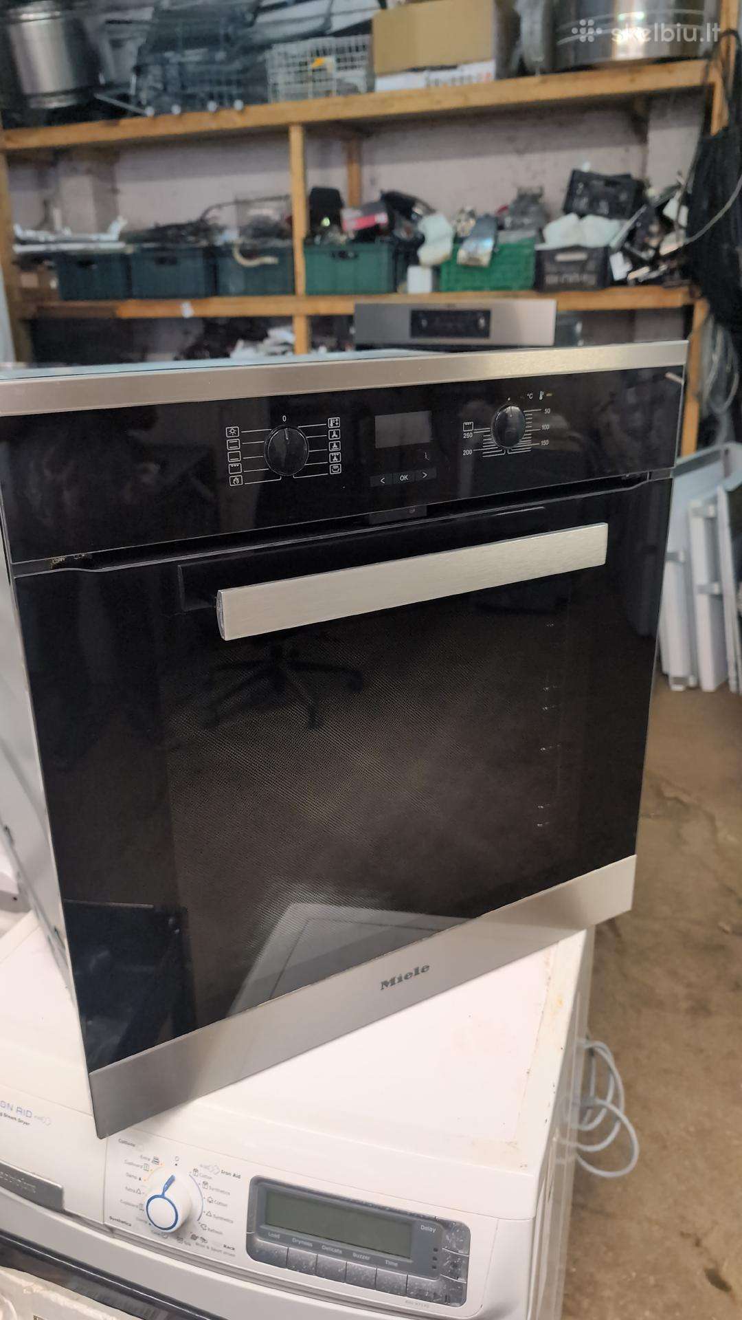 Įmontuojama orkaitė "Miele"