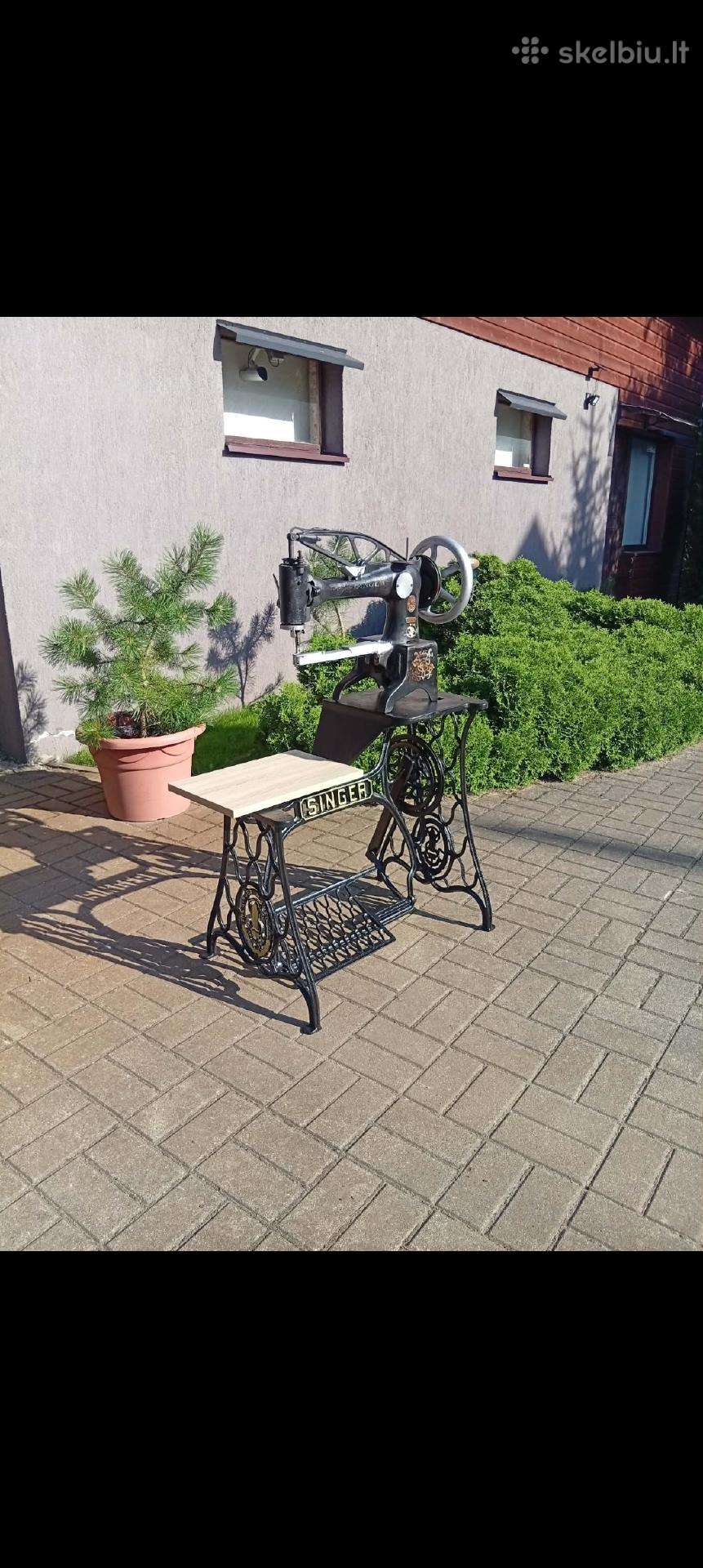 Senovinė atrestauruota veikianti didelė Singer