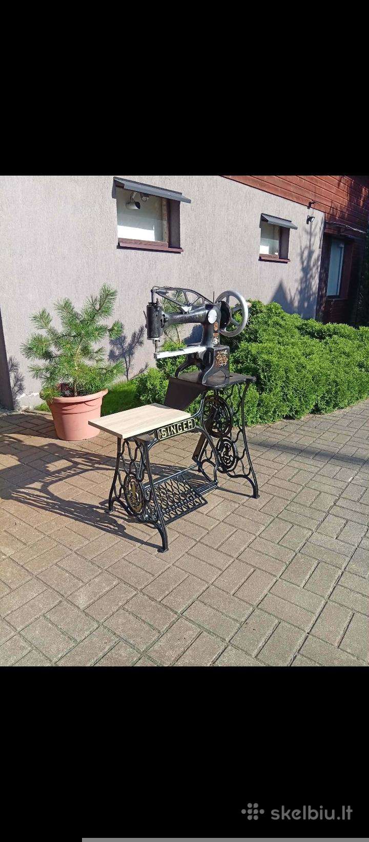 Senovinė atrestauruota veikianti didelė Singer