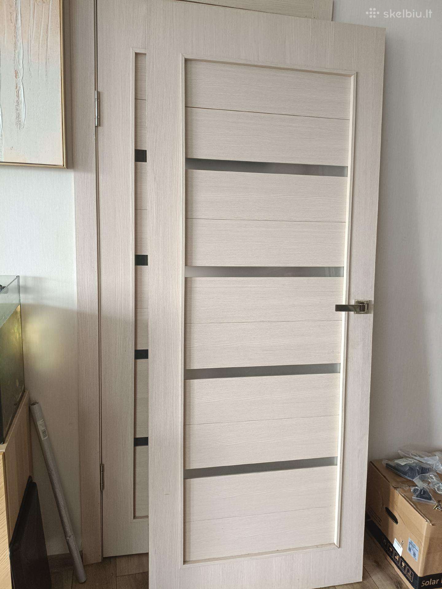 4 varčios su rankenomis ir užraktu,apvadais
