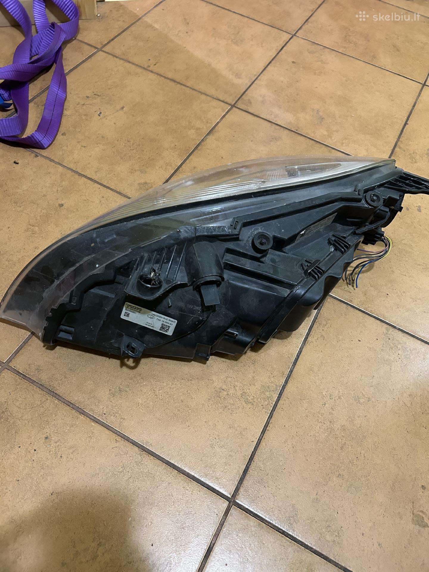 Volvo V40 dešinė priekinė halogeninė lempa 3142000