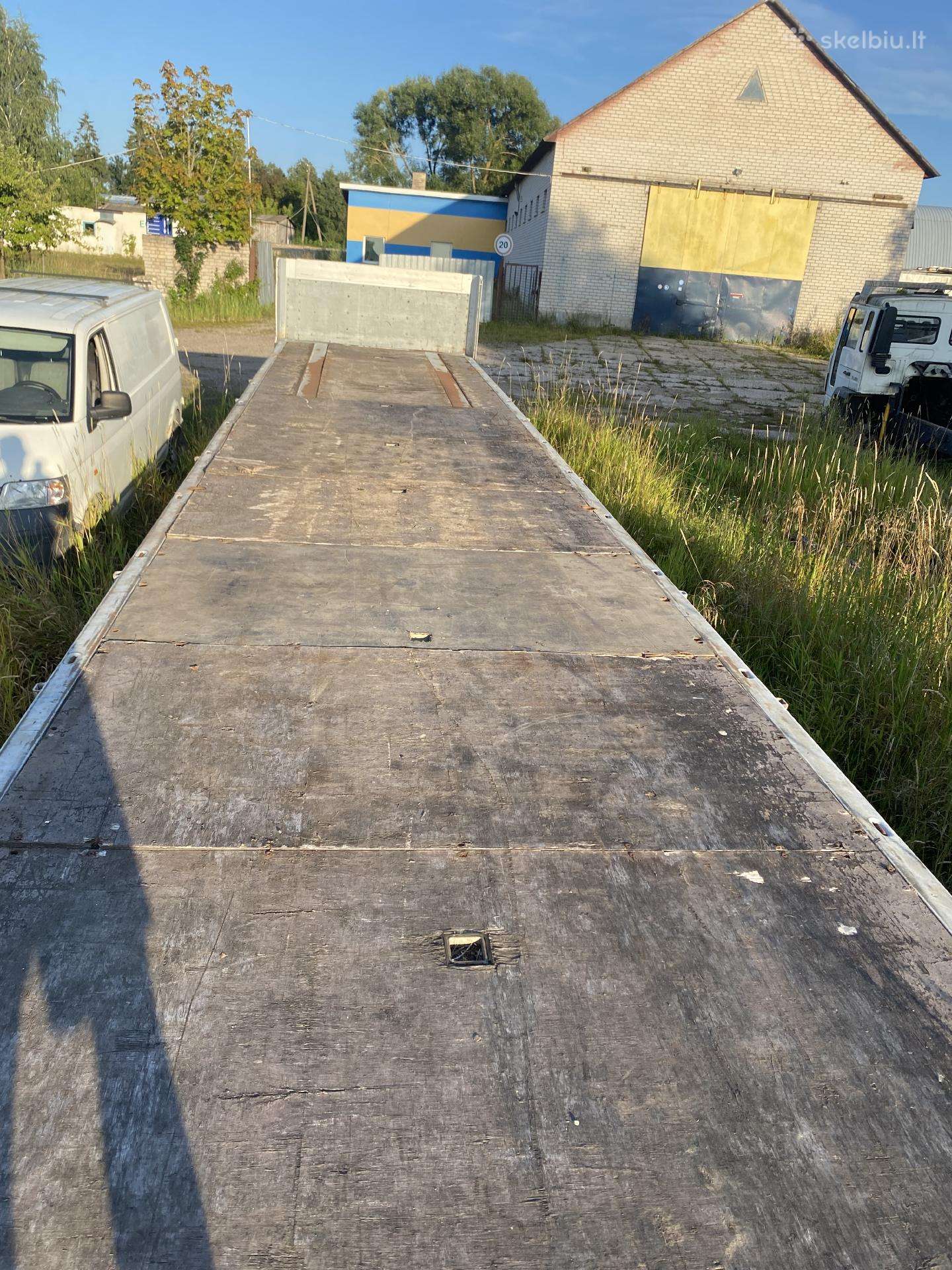 -Kita-, platformos