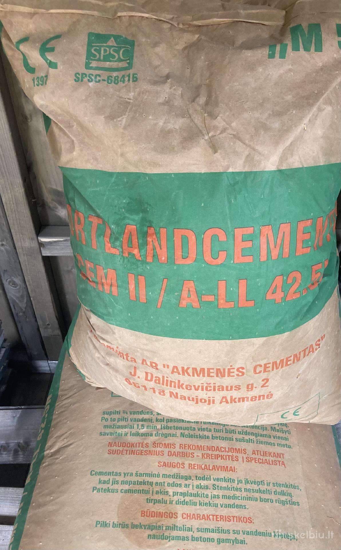 3 maišai cemento