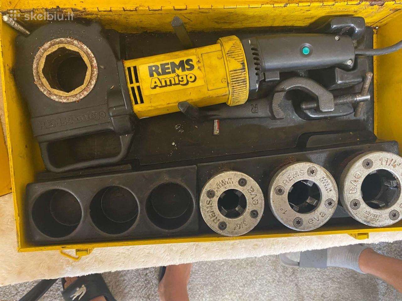 Rems amigo su 3 galvom dirba be priekaistu