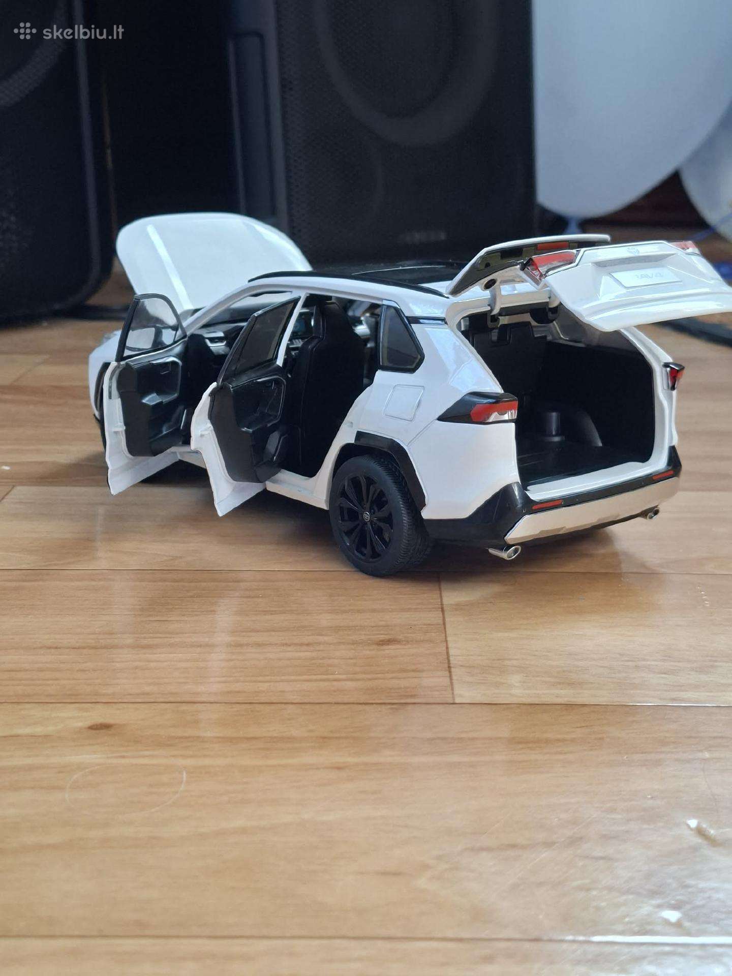 1:18 Toyota Rav4