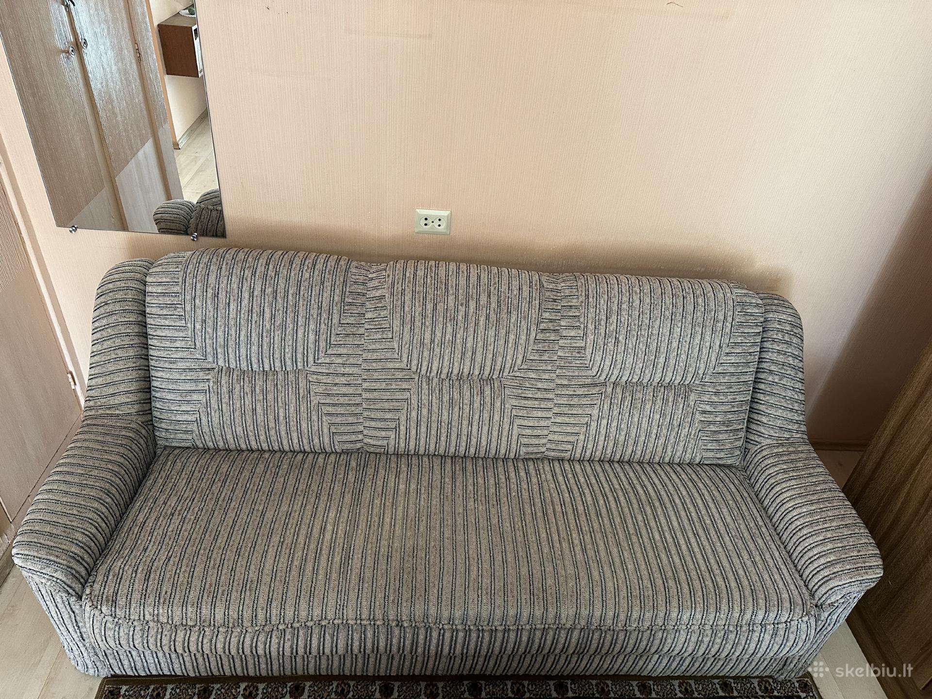 Sofa lova išskleidžiama su patalynės dėže