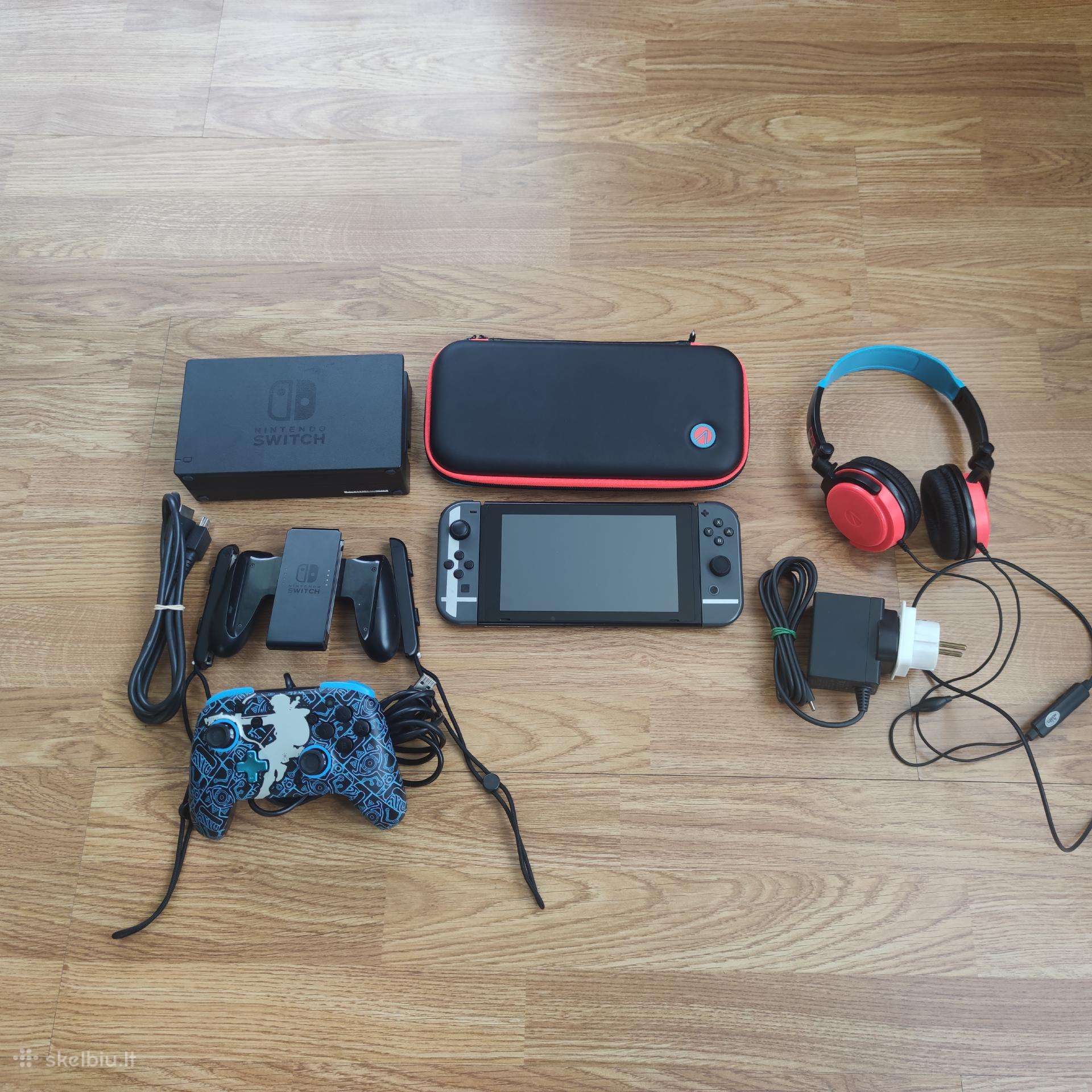 Nintendo Switch 32gb + ausinės + pultas + dėklas