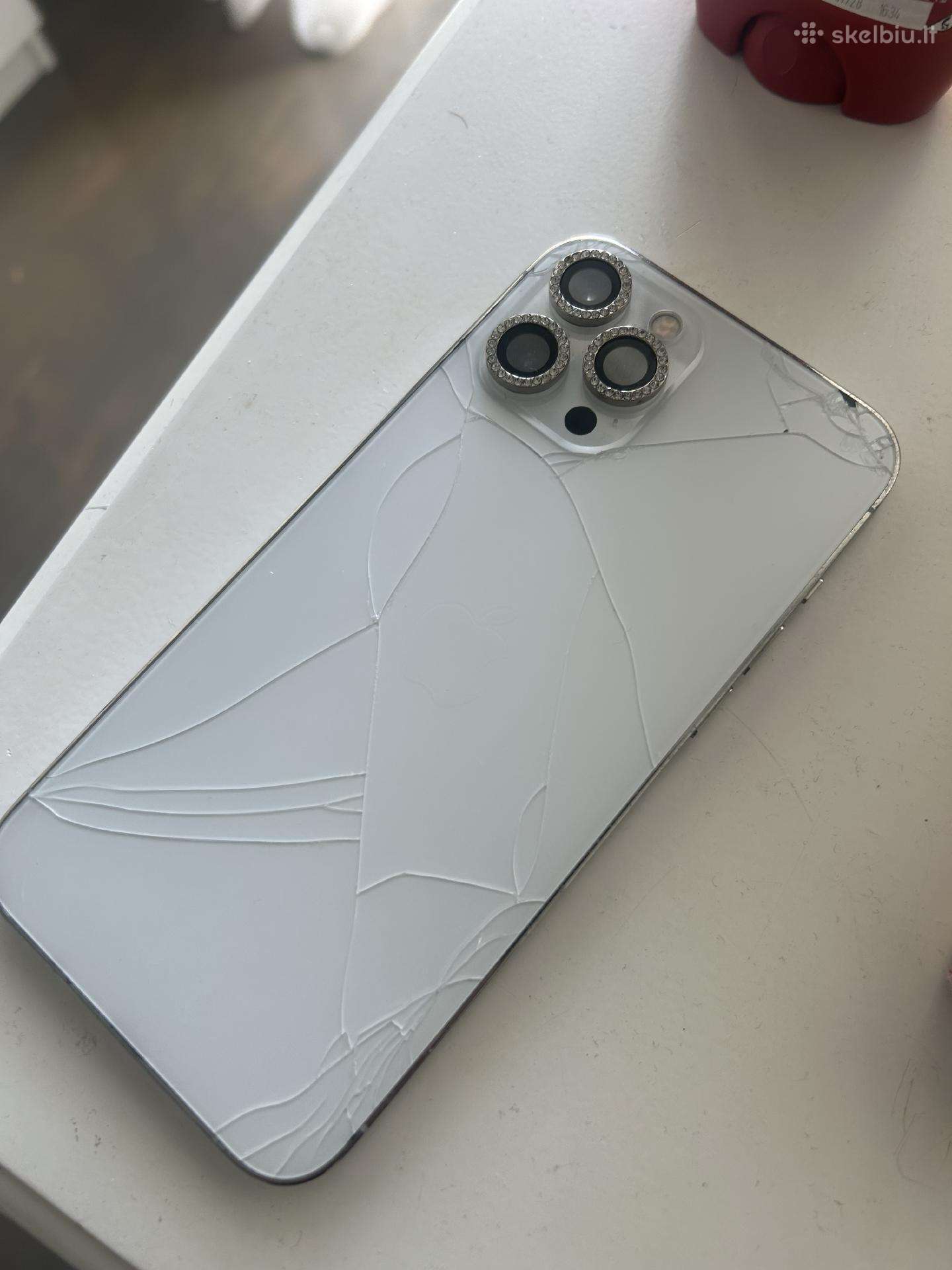 iPhone 12 pro max, su neveikianciu ekranu