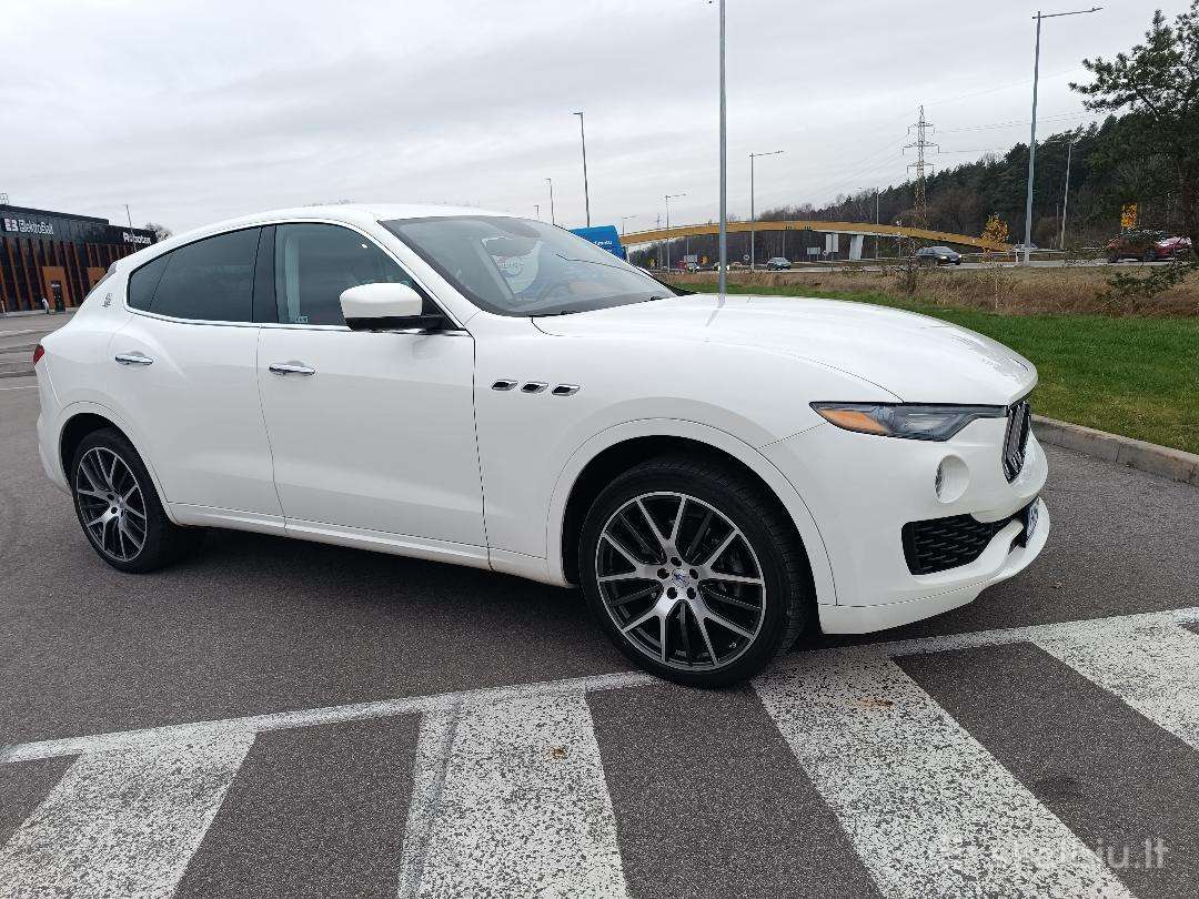 Keisčiau automobilį Maserati Levante į sklypą
