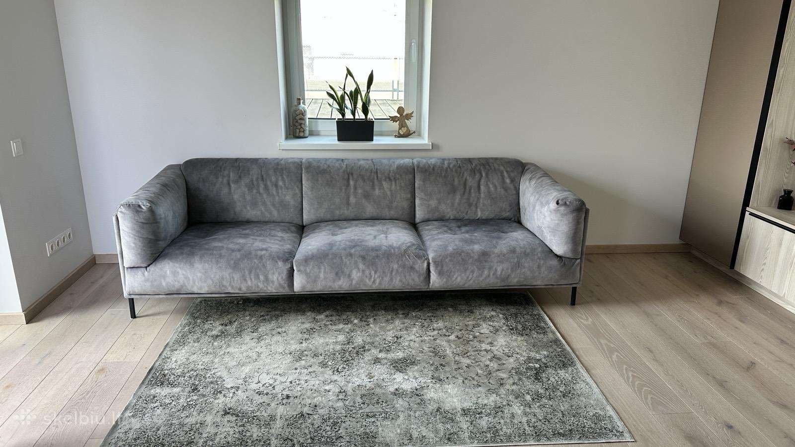 Trivietė sofa