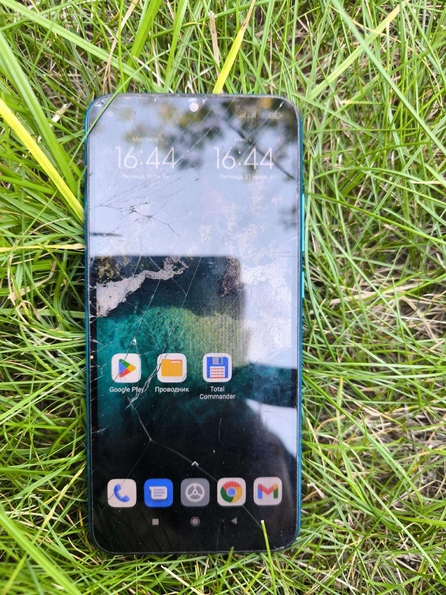 Redmi 9a veikia gerai, su įskilusiu stiklu