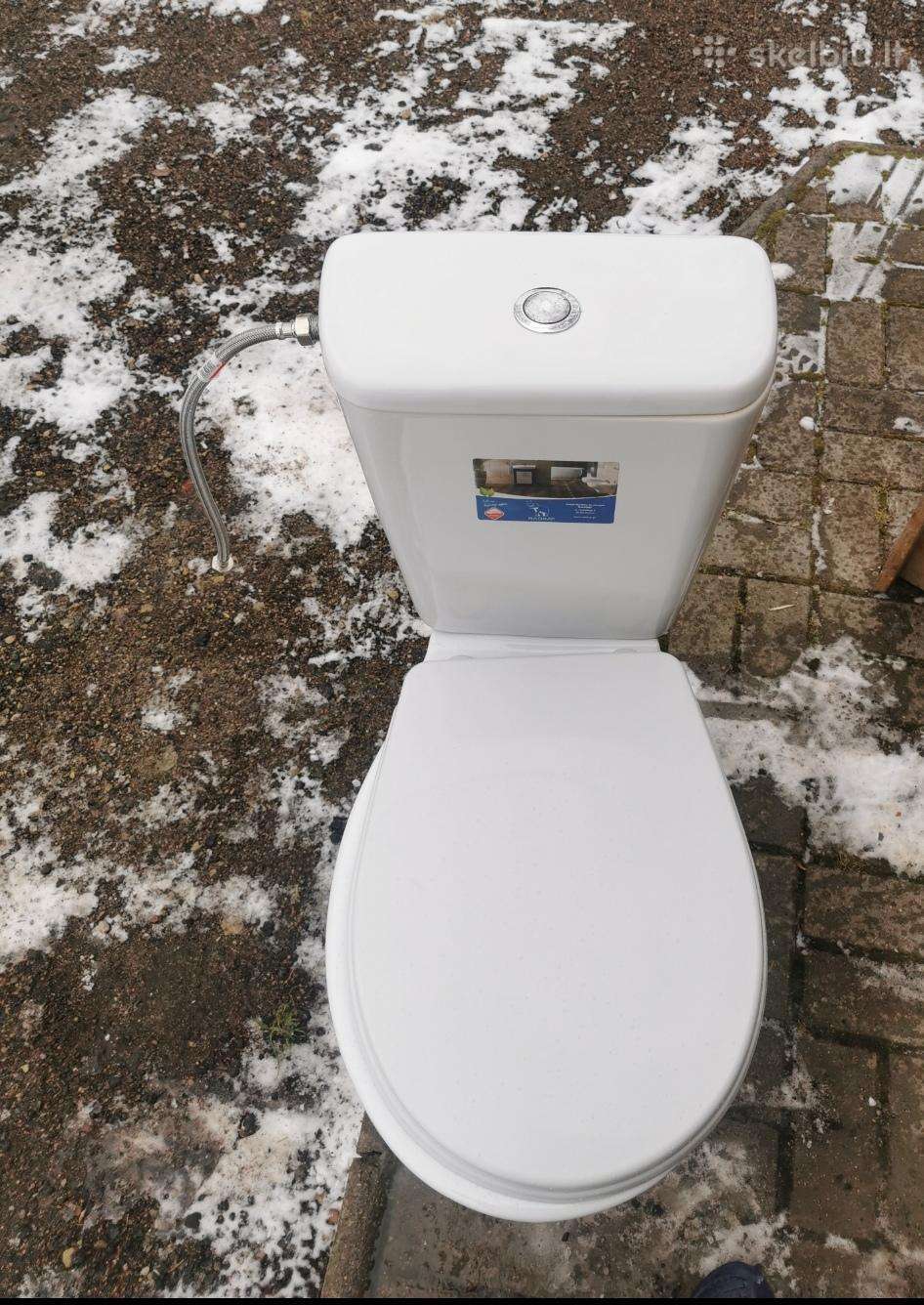 Naudotas WC klozetas su bakeliu ir dangčiu