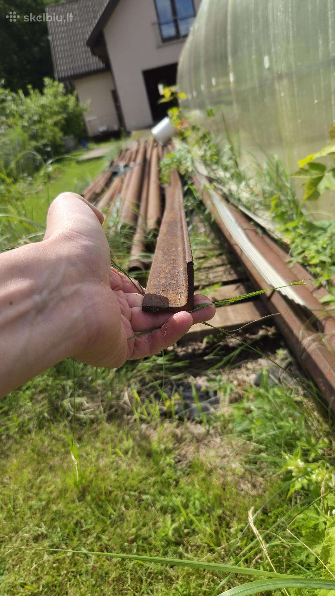 Parduodu metalinį kampuotį