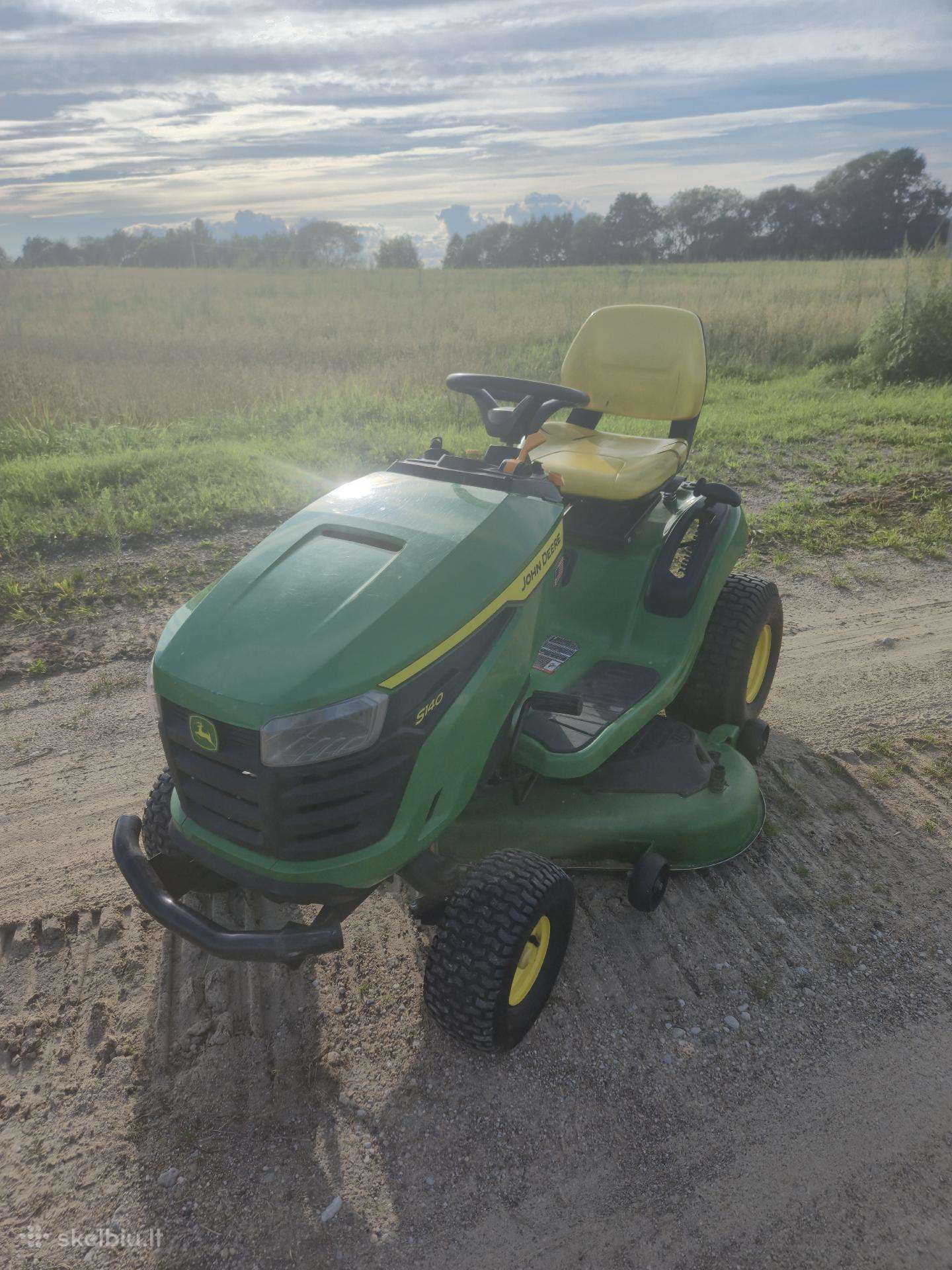 John deere S140