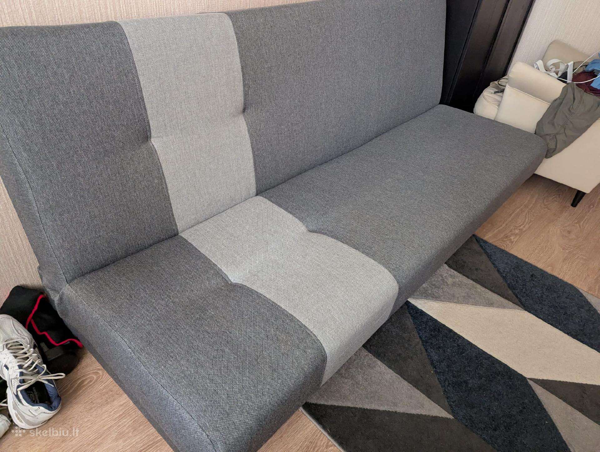 Puiki sofa su miegamąja dalimi