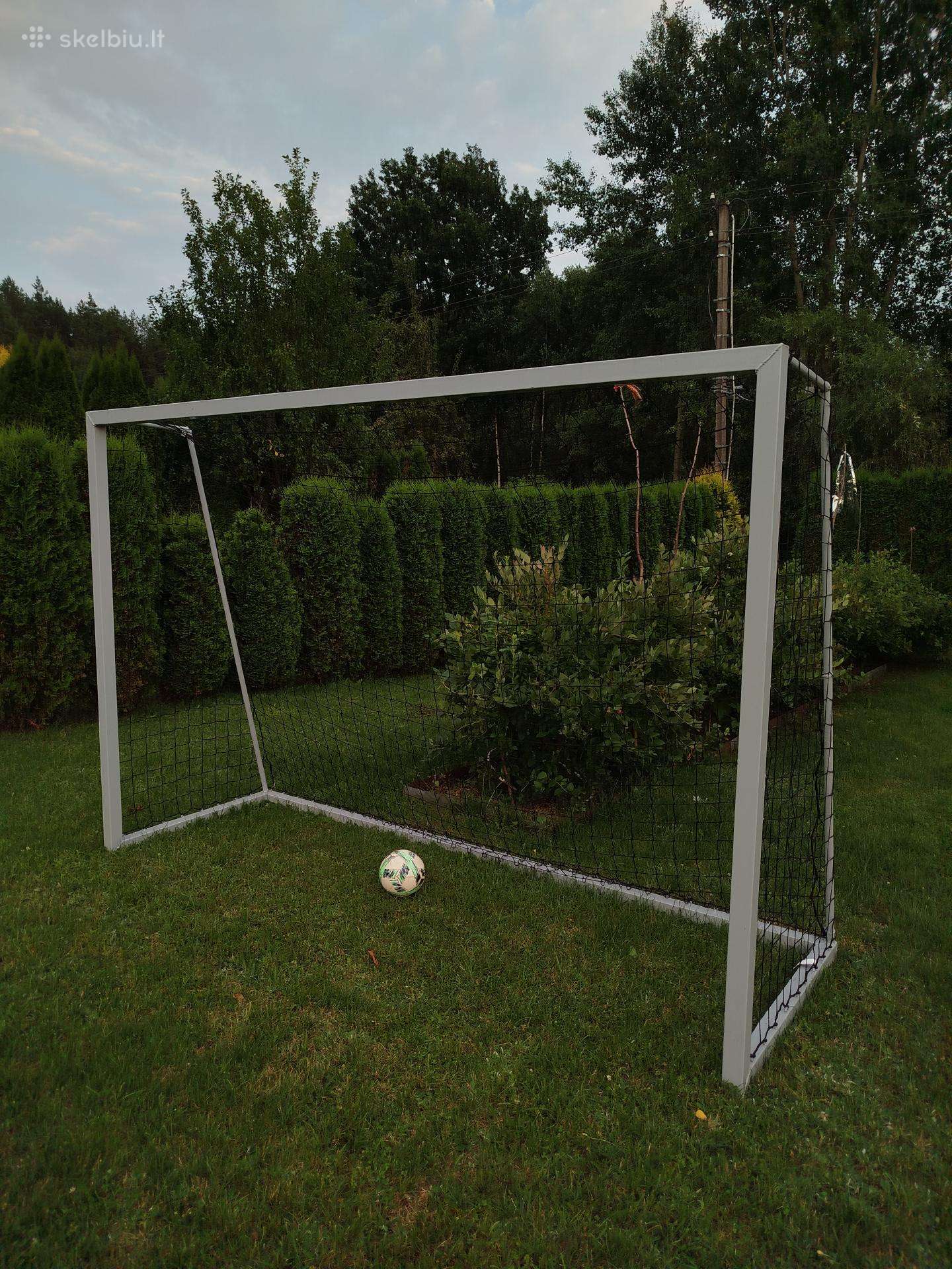 Parduodami metaliniai futbolo vartai 3mx2m