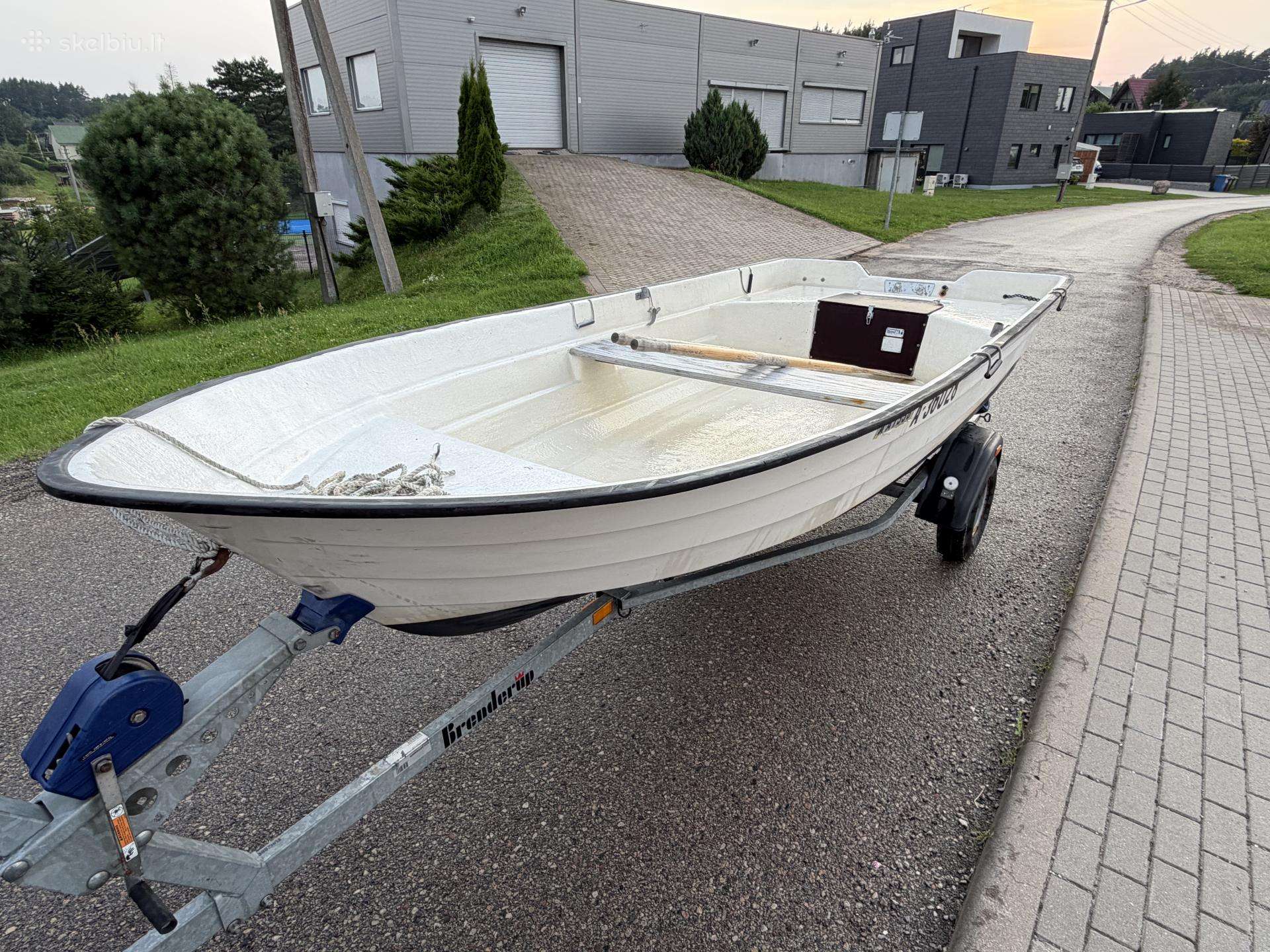 Gh, plastic boats