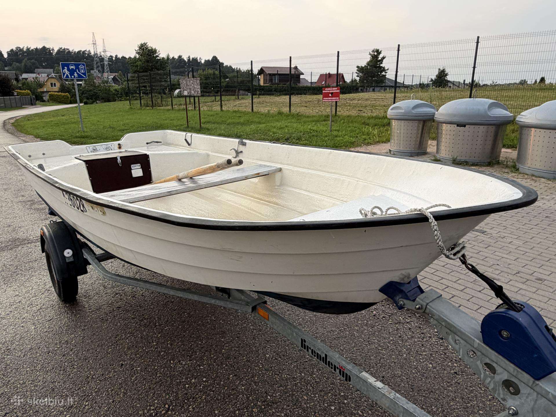 Gh, plastic boats