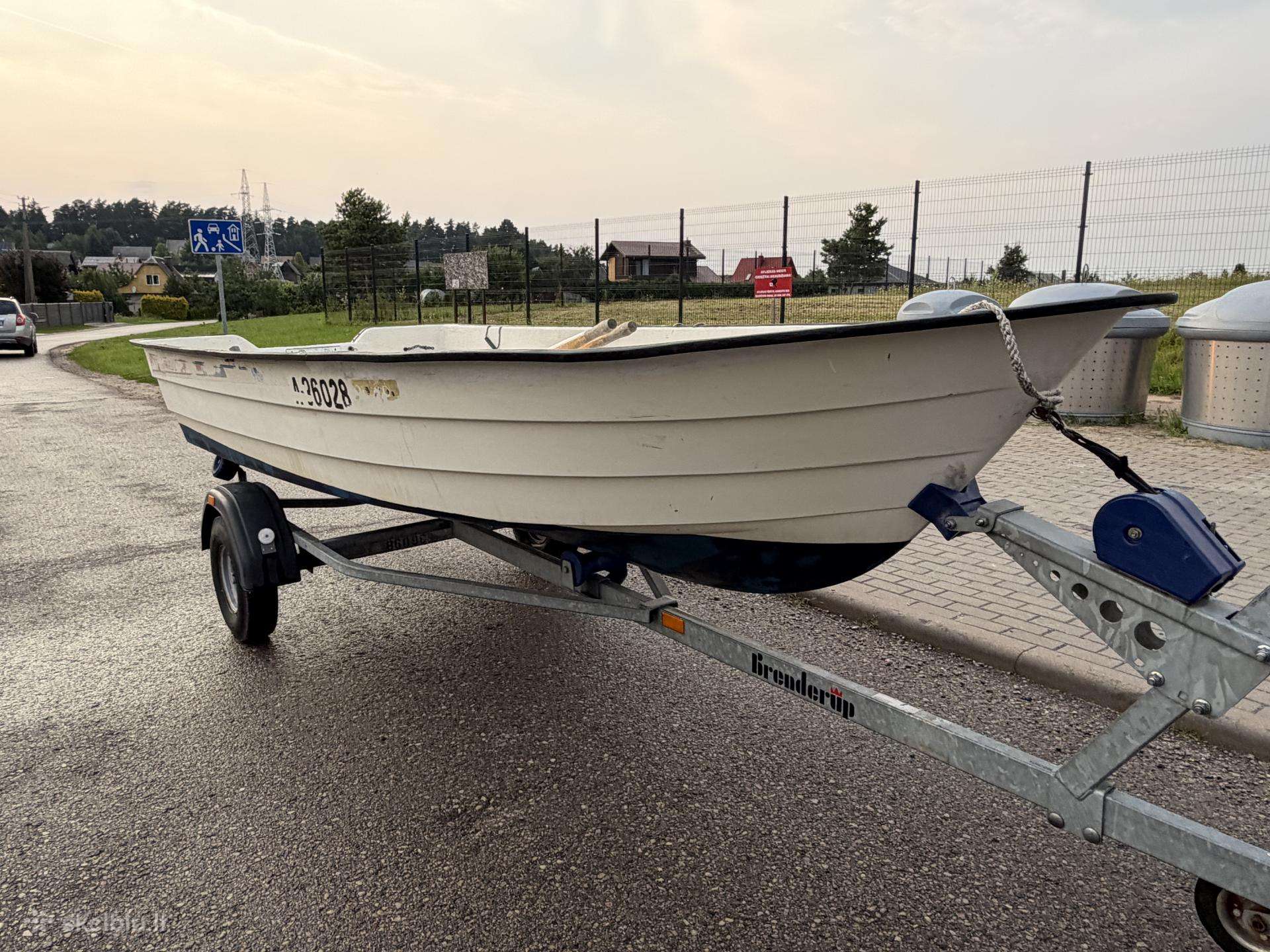 Gh, plastic boats