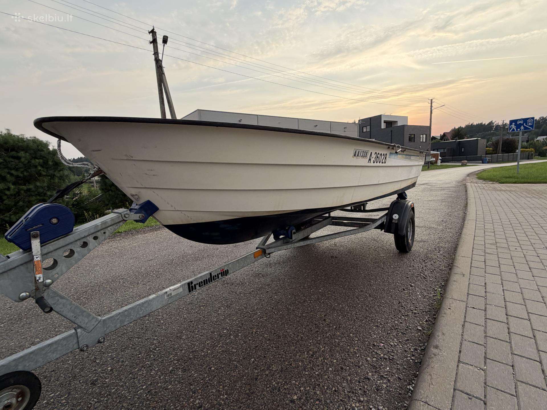 Gh, plastic boats