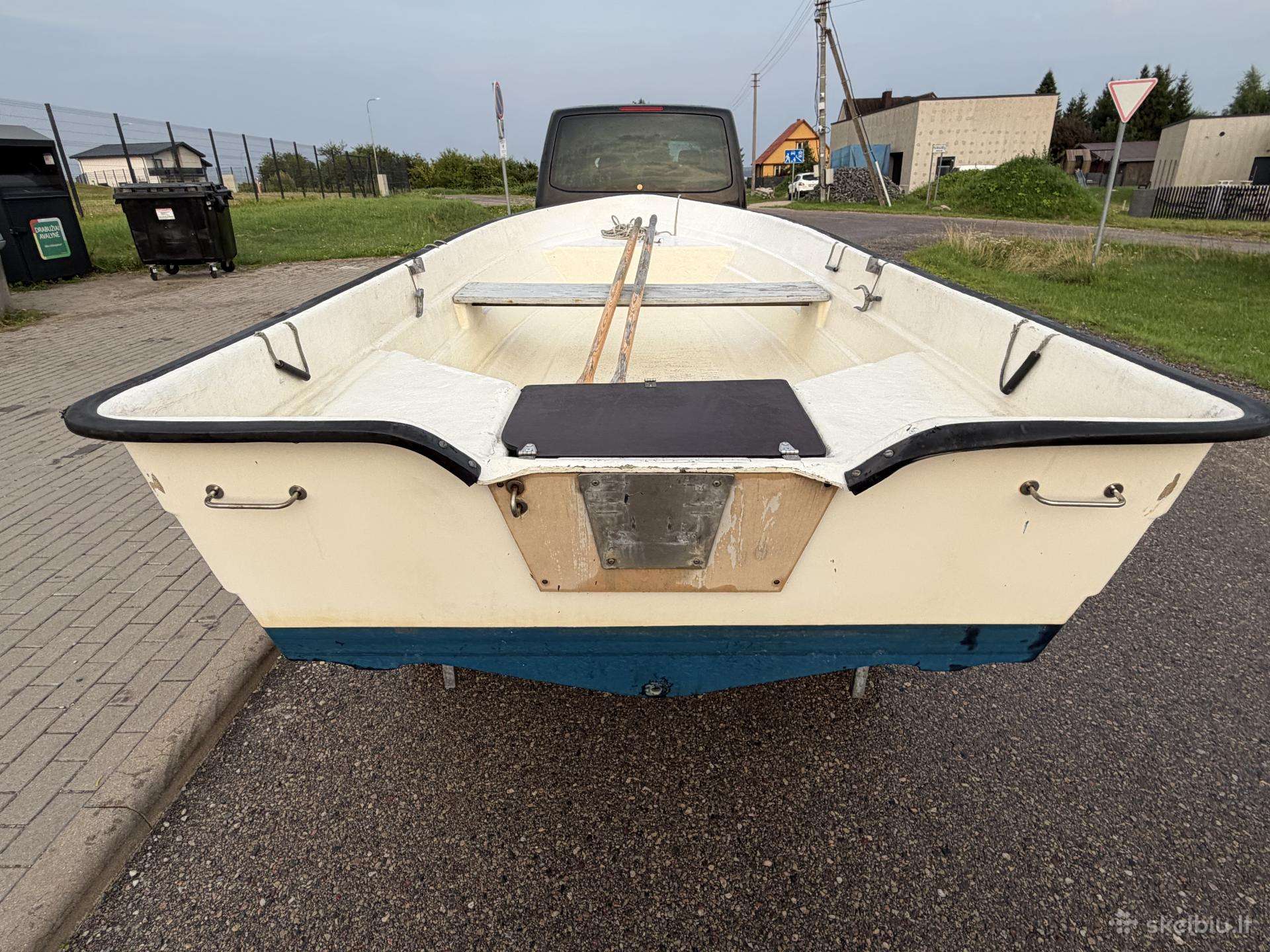 Gh, plastic boats