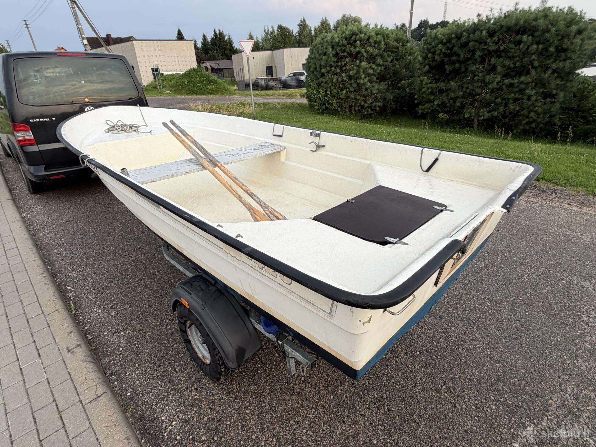 Gh, plastic boats